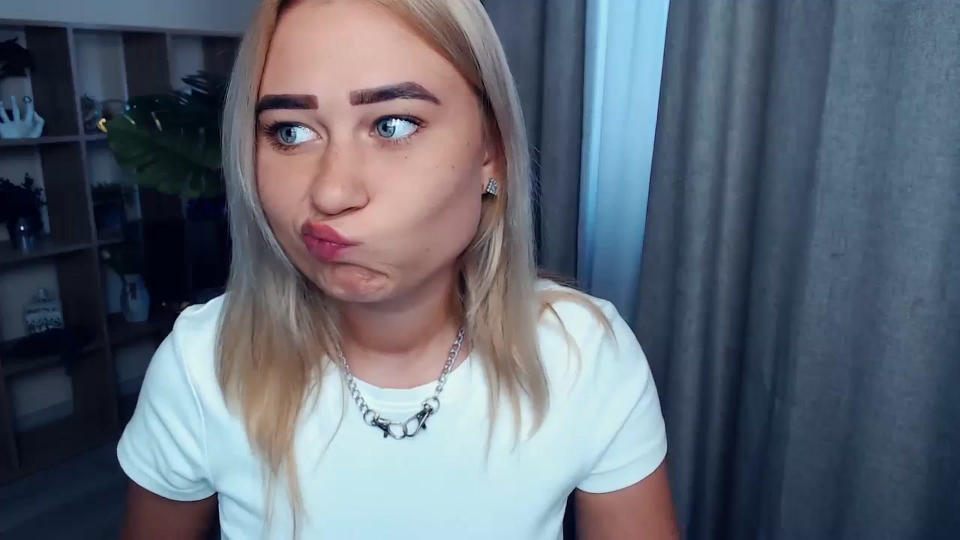 Gallery image thumbnail from Kukla_kolduna's myfreecams stream on, 09/02/2023, 16:00 image 14 of 20