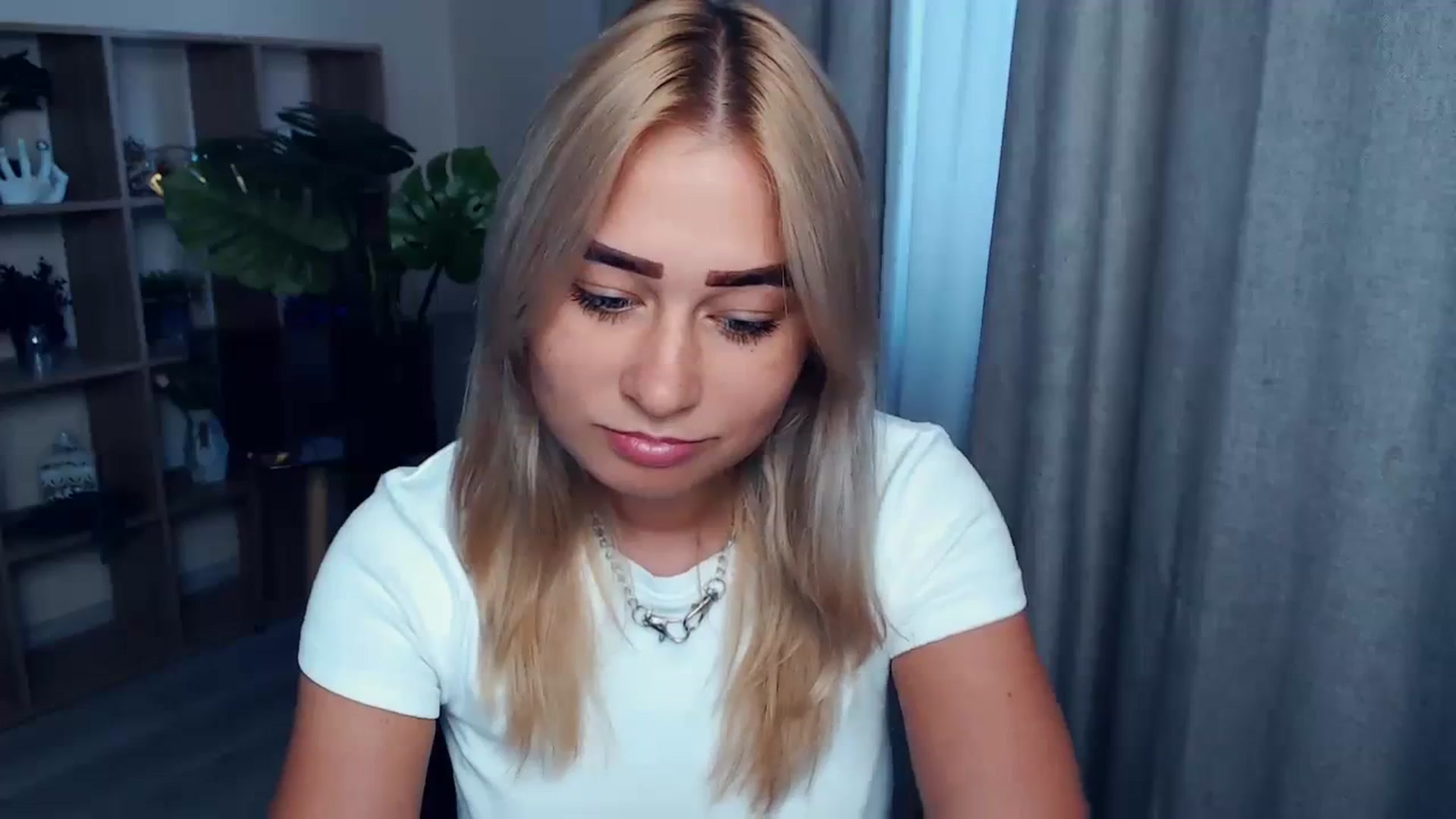 Gallery image thumbnail from Kukla_kolduna's myfreecams stream on, 09/02/2023, 16:00 image 18 of 20