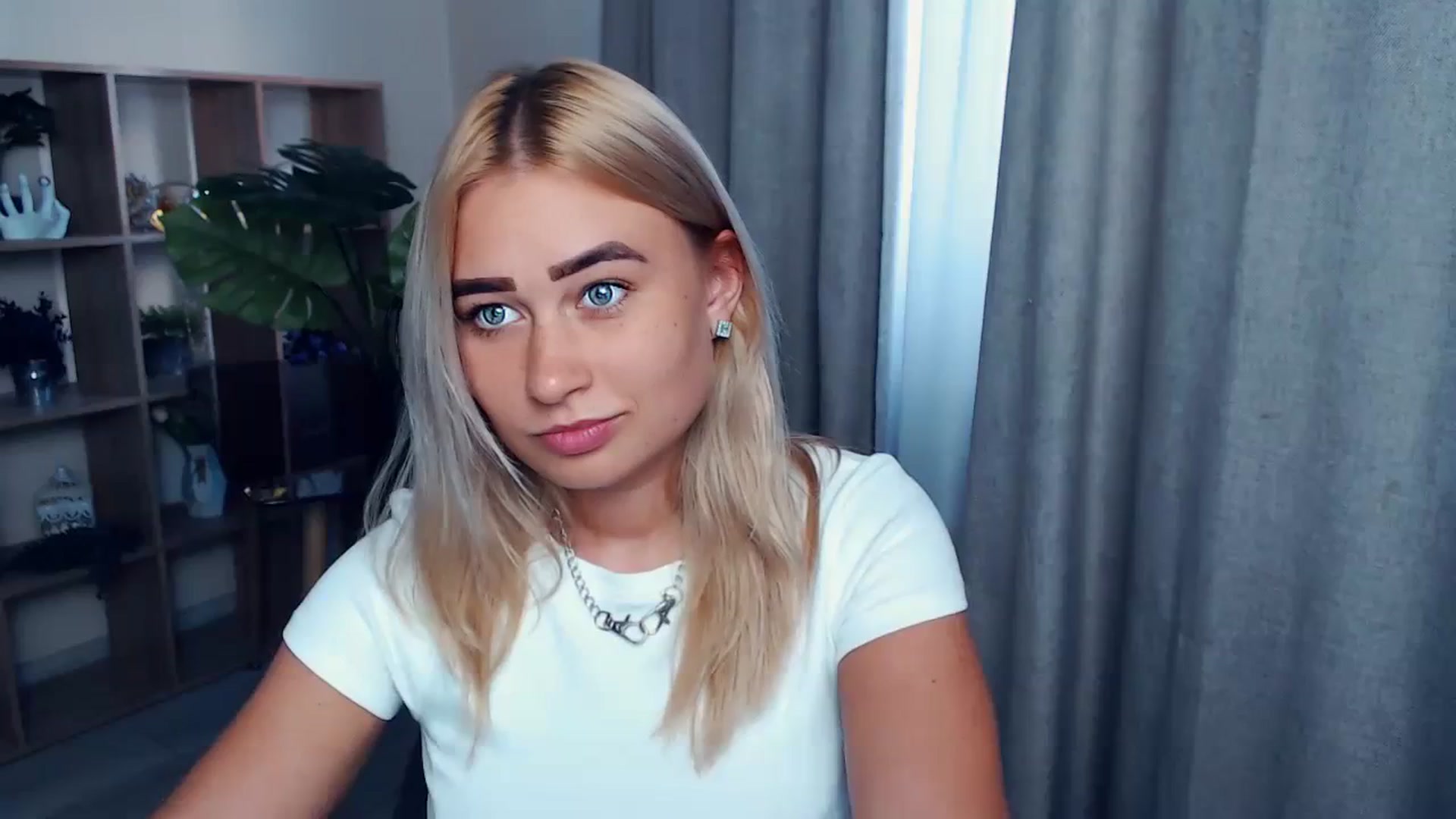 Gallery image thumbnail from Kukla_kolduna's myfreecams stream on, 09/02/2023, 16:00 image 2 of 20