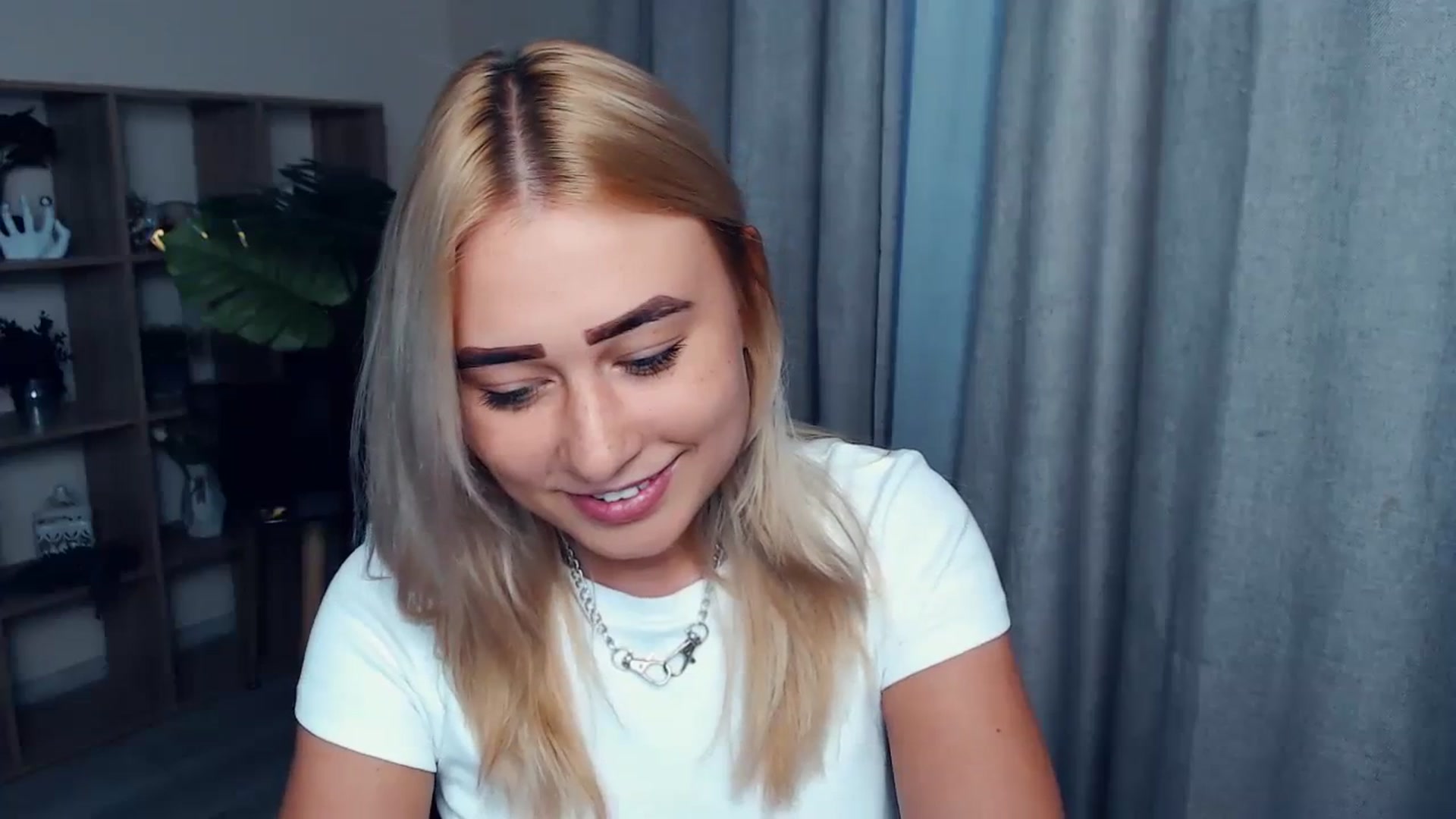 Gallery image thumbnail from Kukla_kolduna's myfreecams stream on, 09/02/2023, 17:08 image 15 of 20