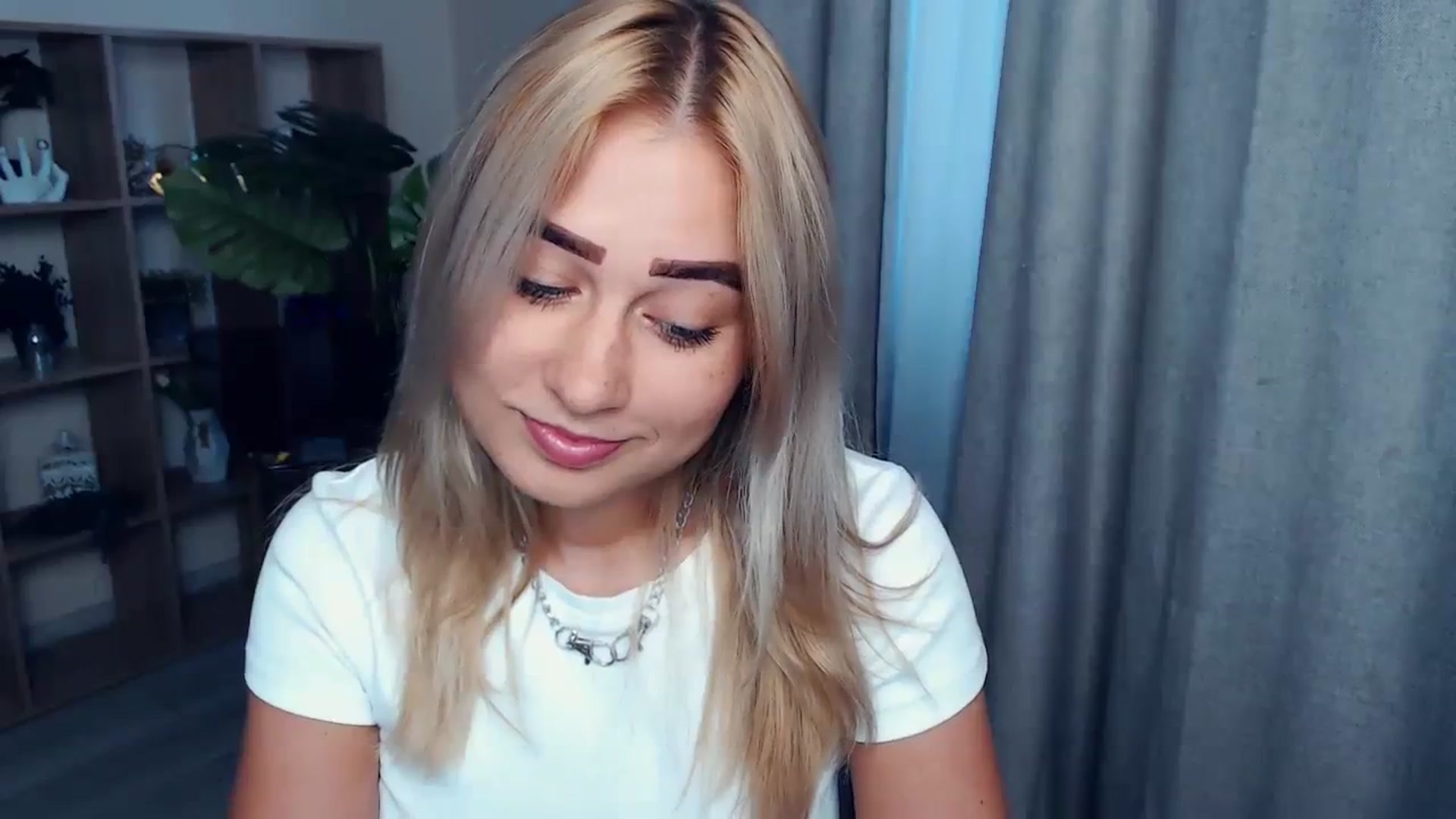 Gallery image thumbnail from Kukla_kolduna's myfreecams stream on, 09/02/2023, 17:08 image 2 of 20