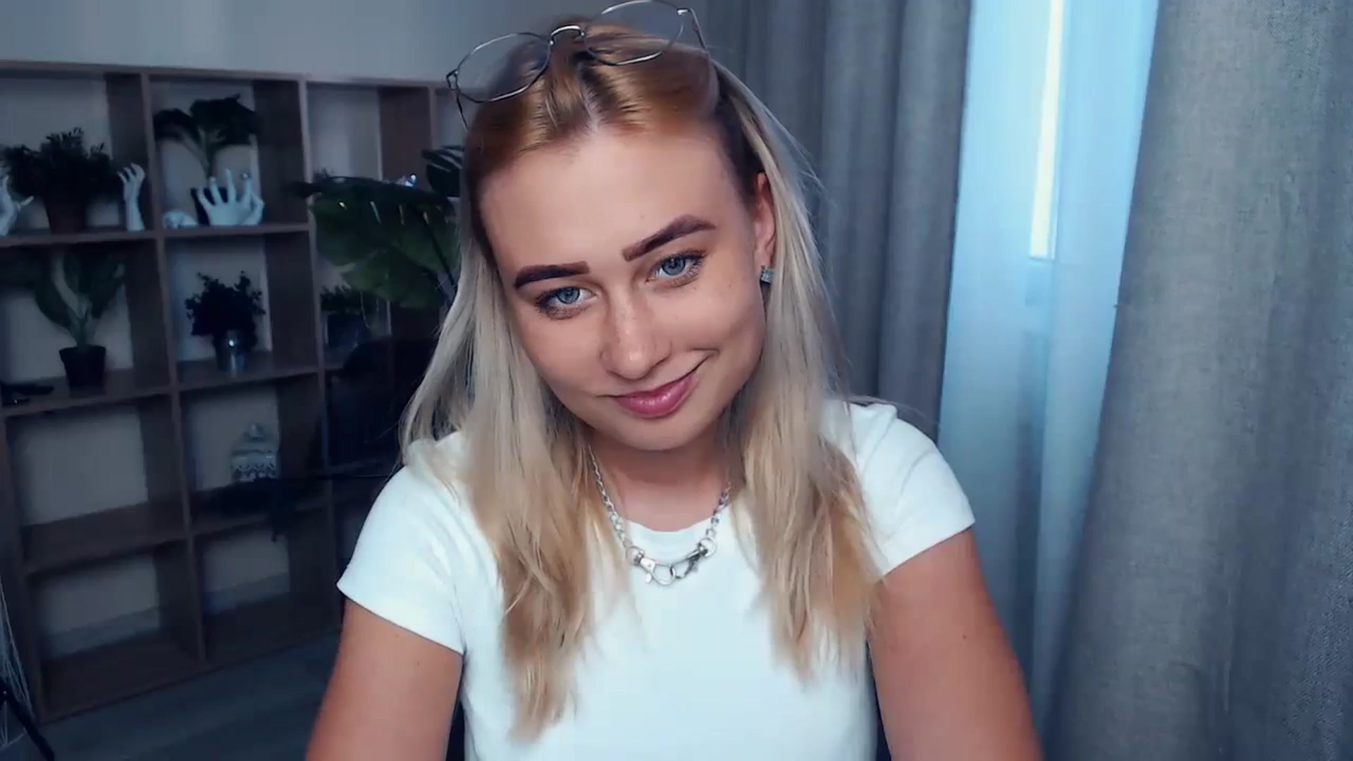 Gallery image thumbnail from Kukla_kolduna's myfreecams stream on, 09/07/2023, 16:01 image 6 of 20