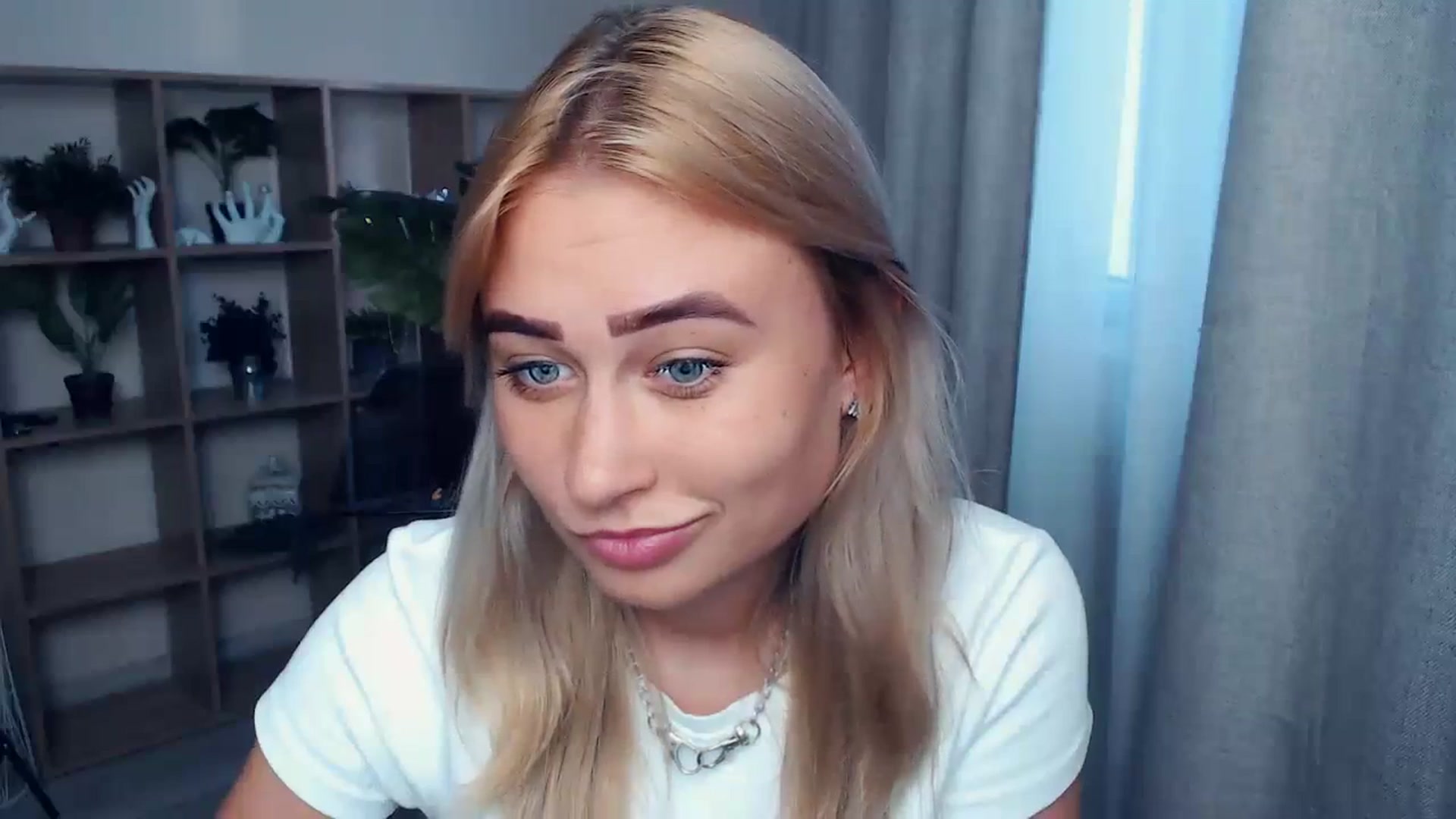 Gallery image thumbnail from Kukla_kolduna's myfreecams stream on, 09/07/2023, 16:01 image 14 of 20