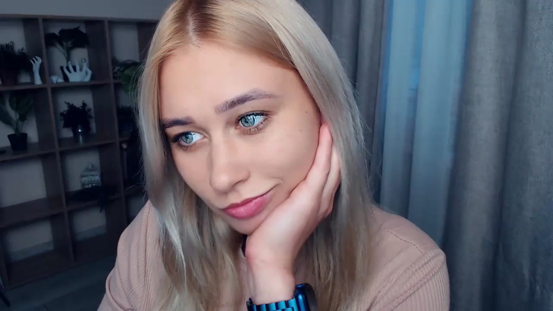 Gallery image thumbnail from Kukla_kolduna's myfreecams stream on, 09/22/2023, 16:19 image 17 of 20