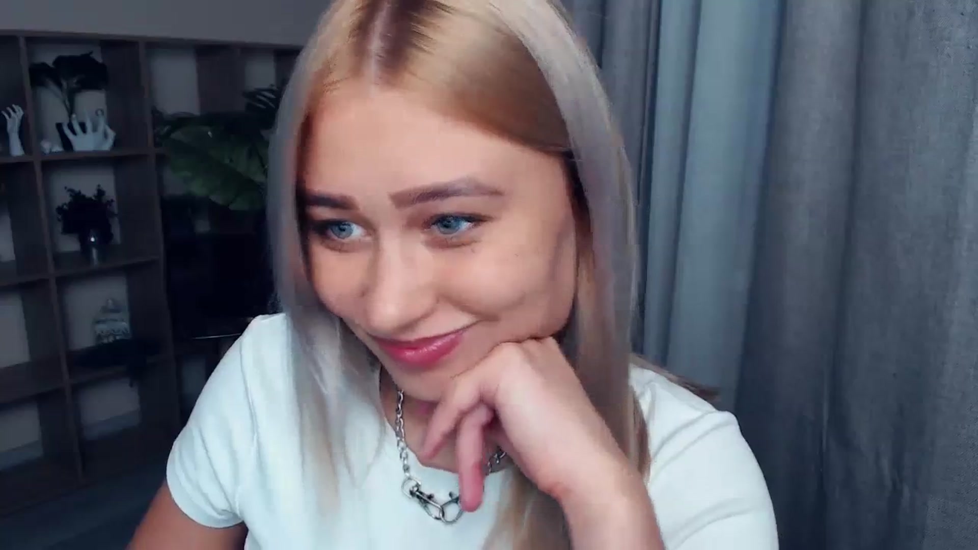 Gallery image thumbnail from Kukla_kolduna's myfreecams stream on, 09/23/2023, 16:58 image 4 of 20