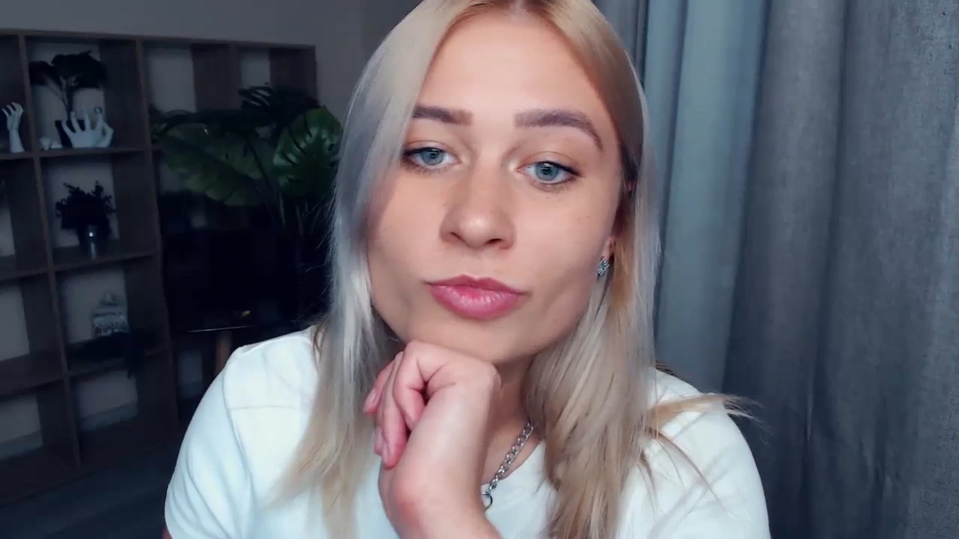 Gallery image thumbnail from Kukla_kolduna's myfreecams stream on, 09/23/2023, 16:58 image 16 of 20