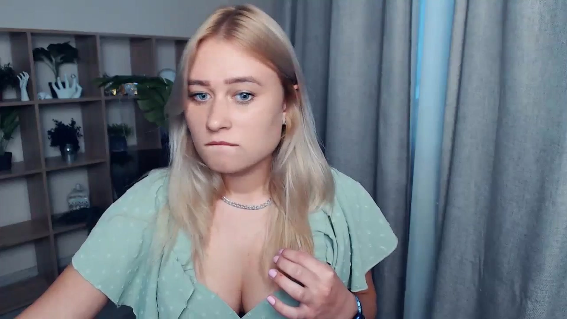 Gallery image thumbnail from Kukla_kolduna's myfreecams stream on, 09/24/2023, 16:06 image 8 of 20