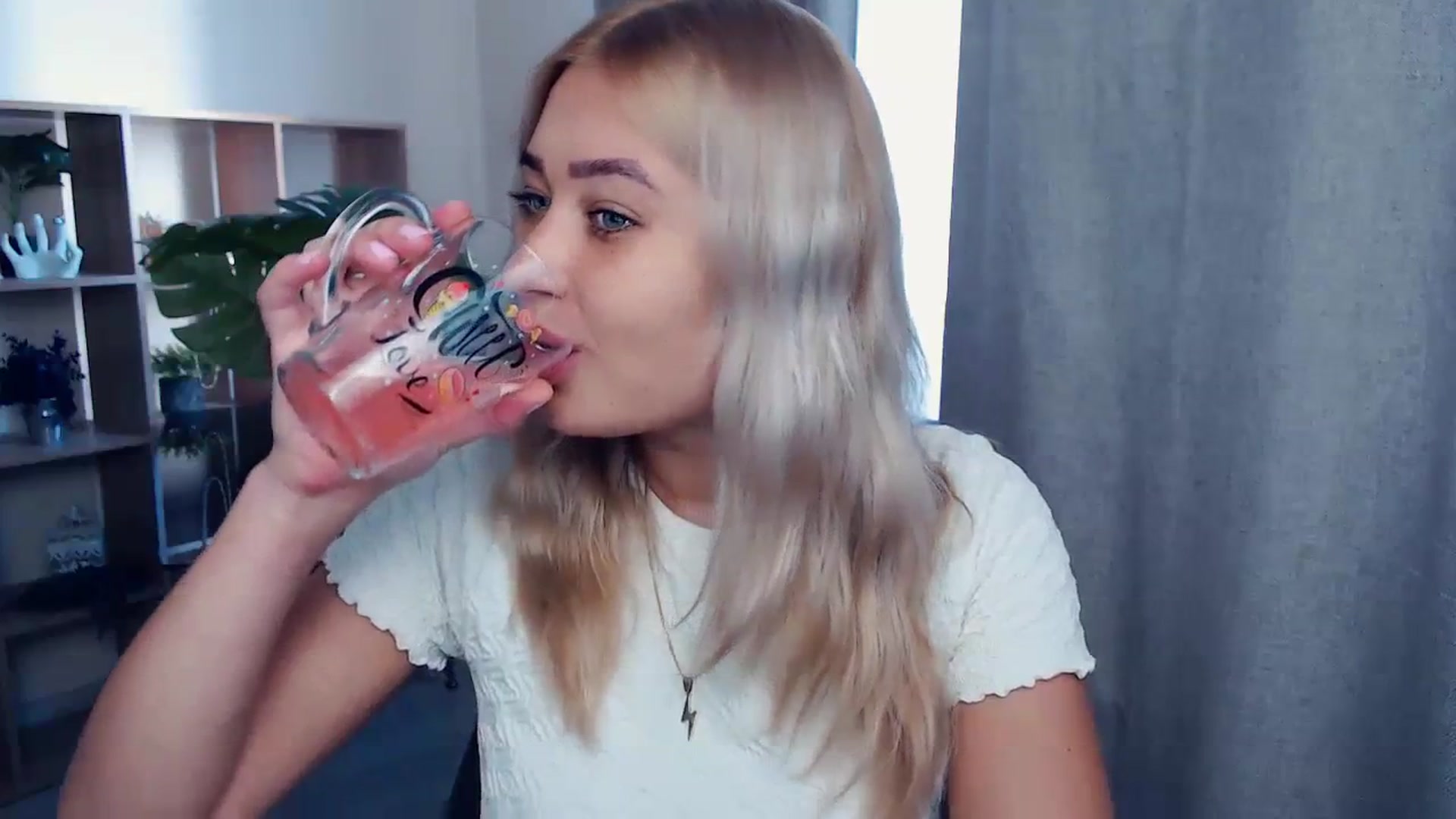 Gallery image thumbnail from Kukla_kolduna's myfreecams stream on, 09/28/2023, 12:05 image 12 of 20