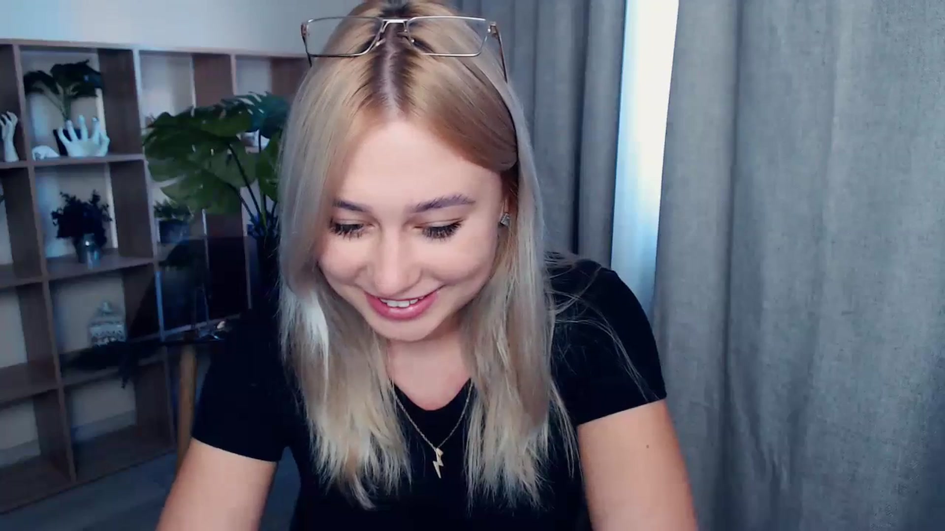 Gallery image thumbnail from Kukla_kolduna's myfreecams stream on, 10/08/2023, 15:15 image 8 of 20