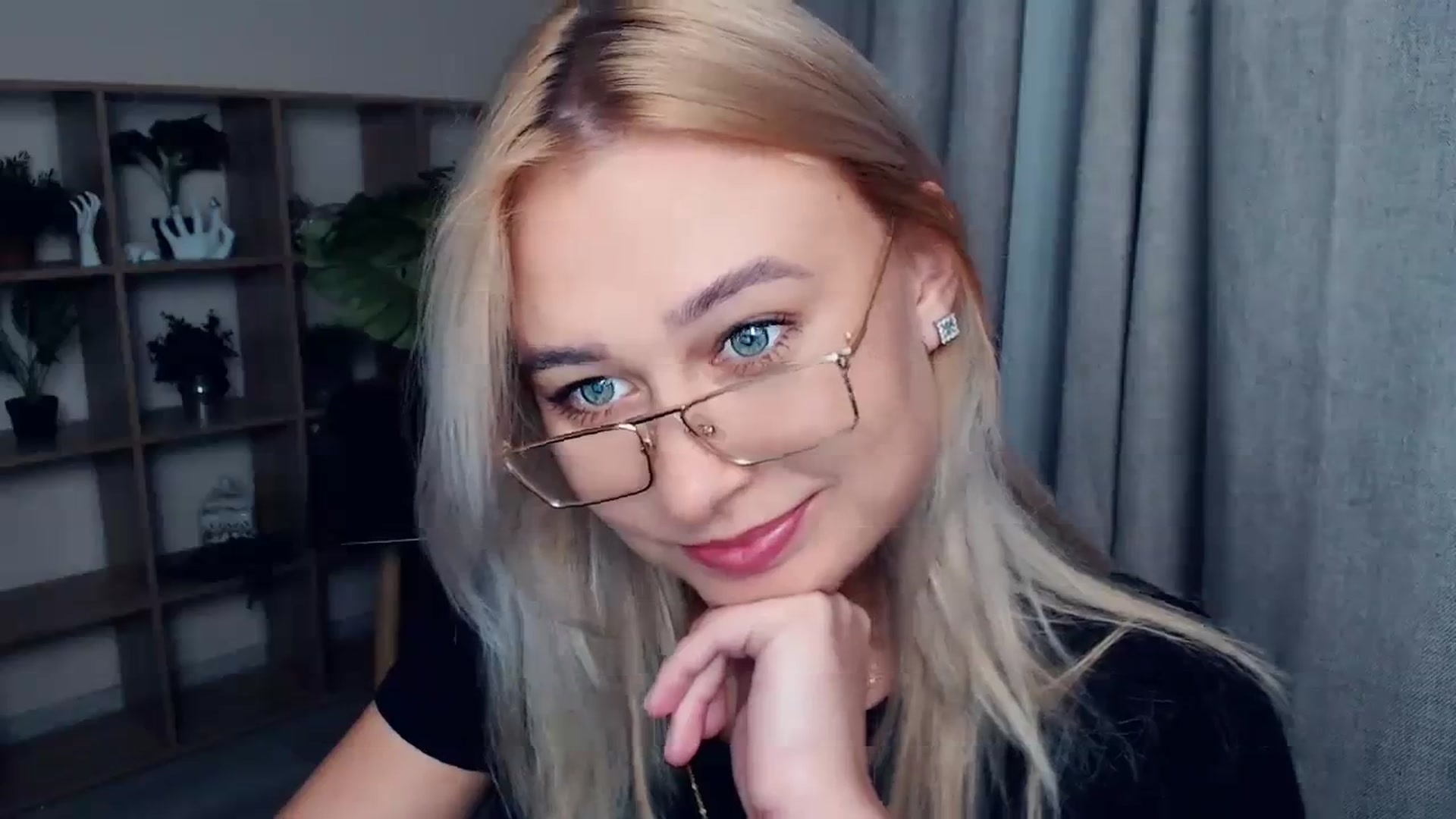 Gallery image thumbnail from Kukla_kolduna's myfreecams stream on, 10/08/2023, 16:09 image 10 of 20