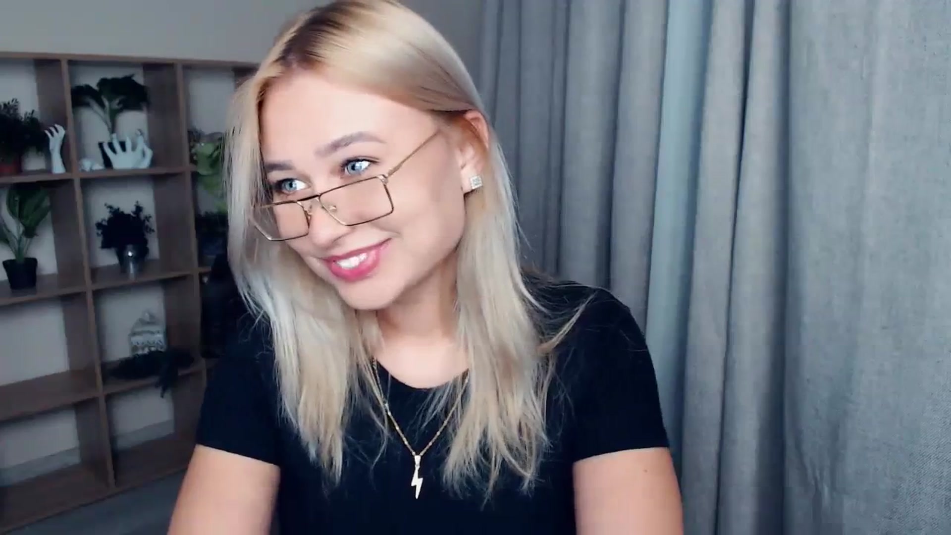 Gallery image thumbnail from Kukla_kolduna's myfreecams stream on, 10/08/2023, 16:09 image 11 of 20