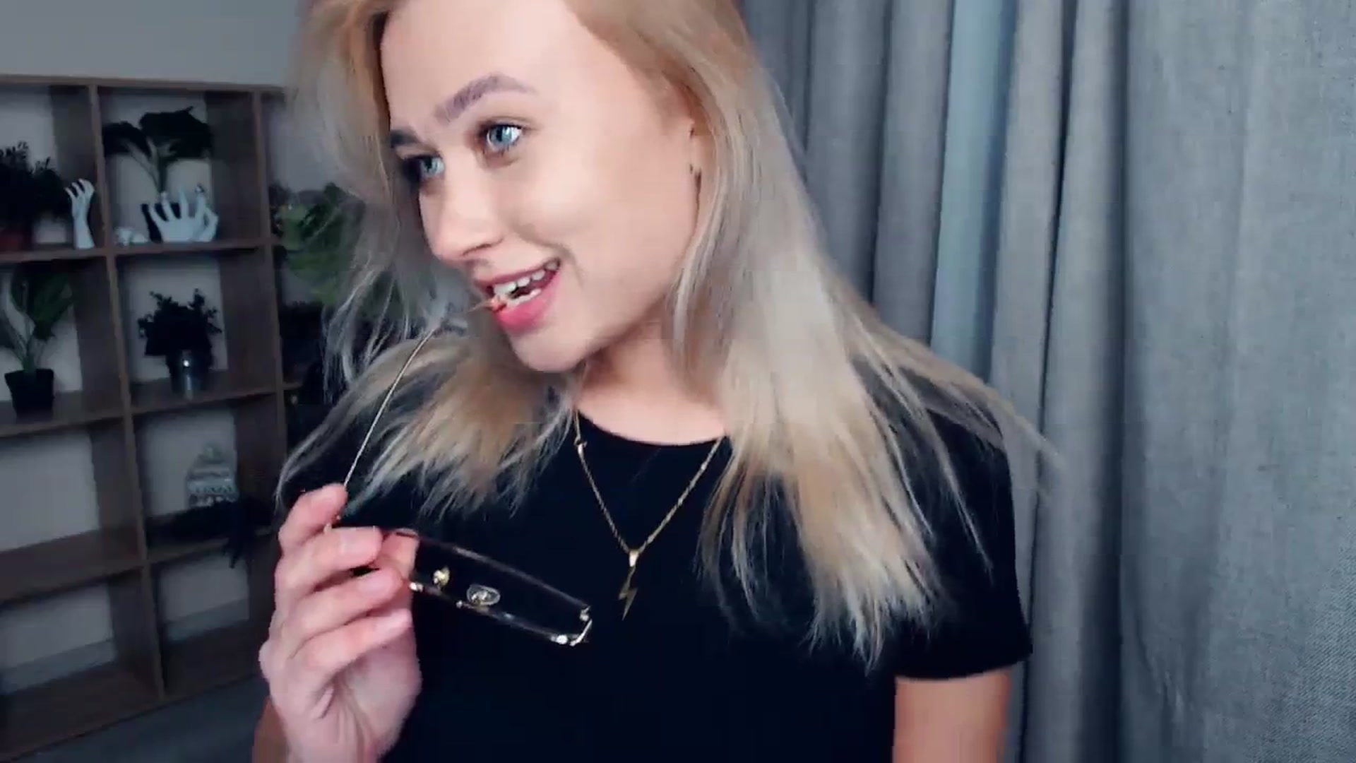 Gallery image thumbnail from Kukla_kolduna's myfreecams stream on, 10/08/2023, 16:09 image 6 of 20
