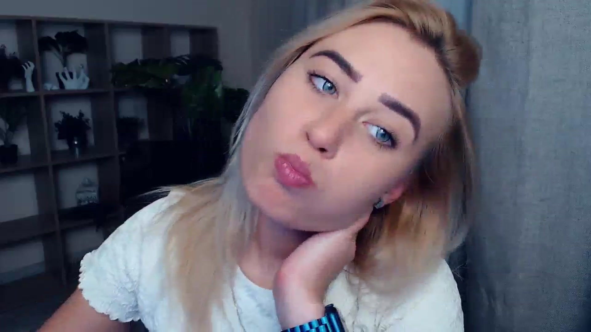 Gallery image thumbnail from Kukla_kolduna's myfreecams stream on, 10/11/2023, 16:02 image 12 of 20