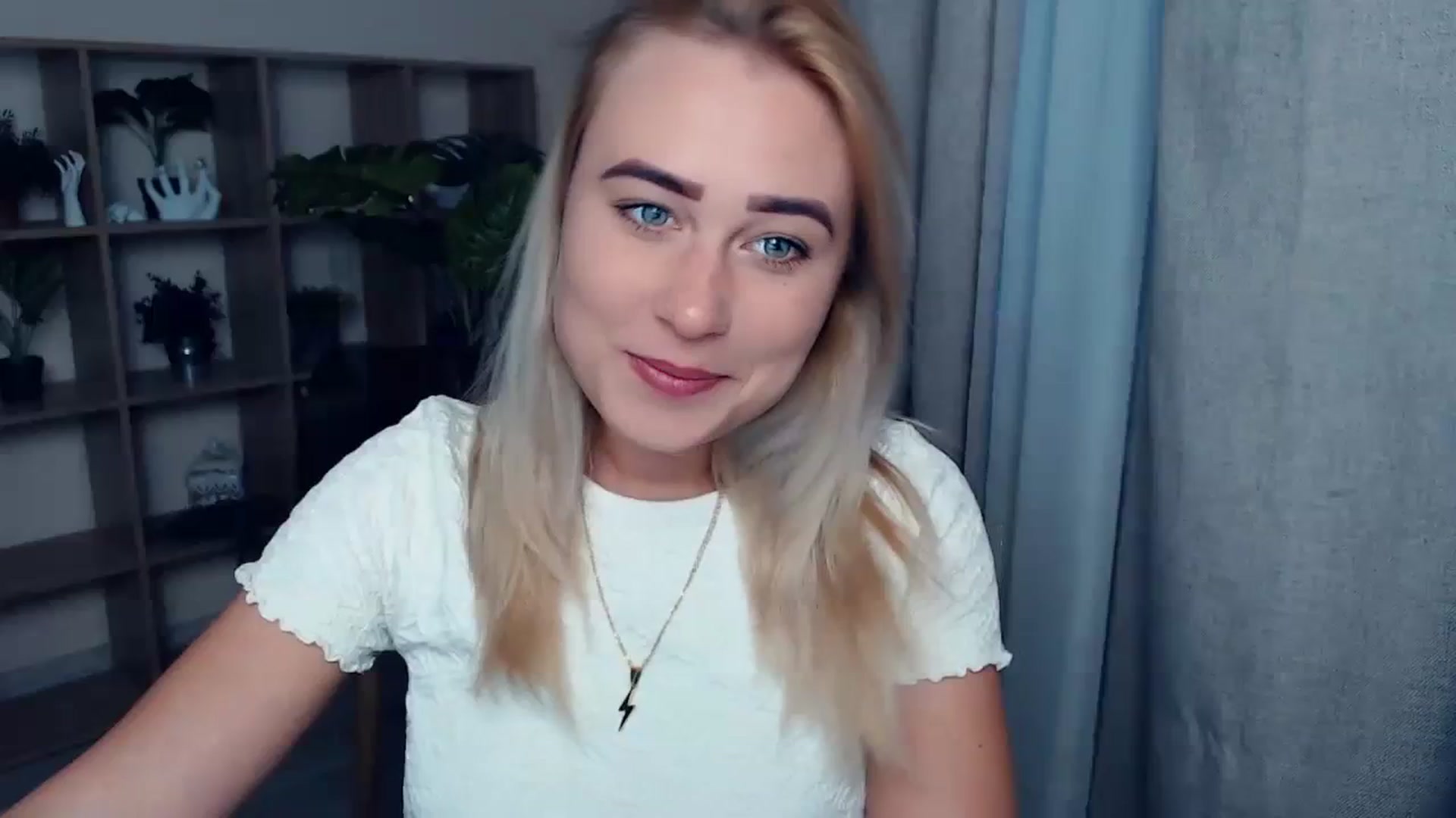 Gallery image thumbnail from Kukla_kolduna's myfreecams stream on, 10/11/2023, 16:02 image 10 of 20