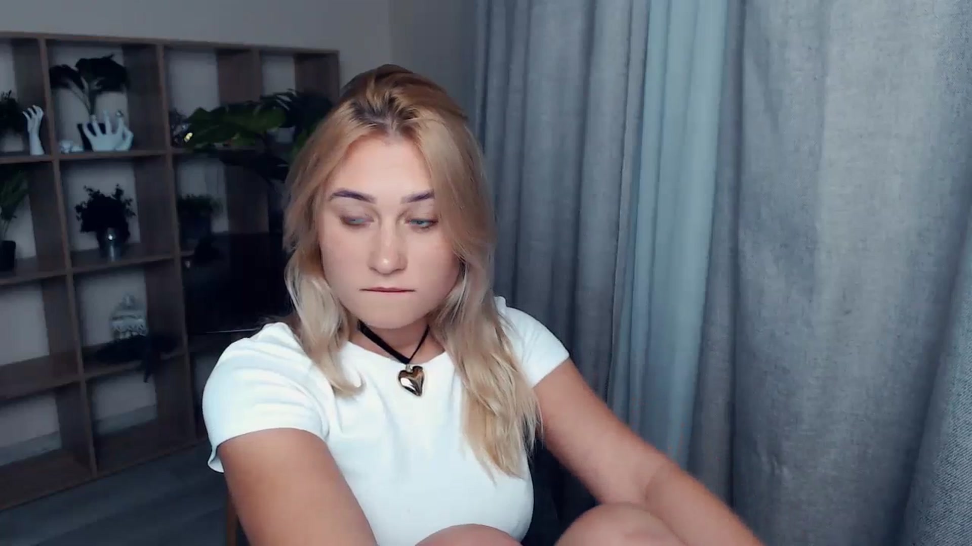 Gallery image thumbnail from Kukla_kolduna's myfreecams stream on, 10/13/2023, 16:41 image 10 of 20