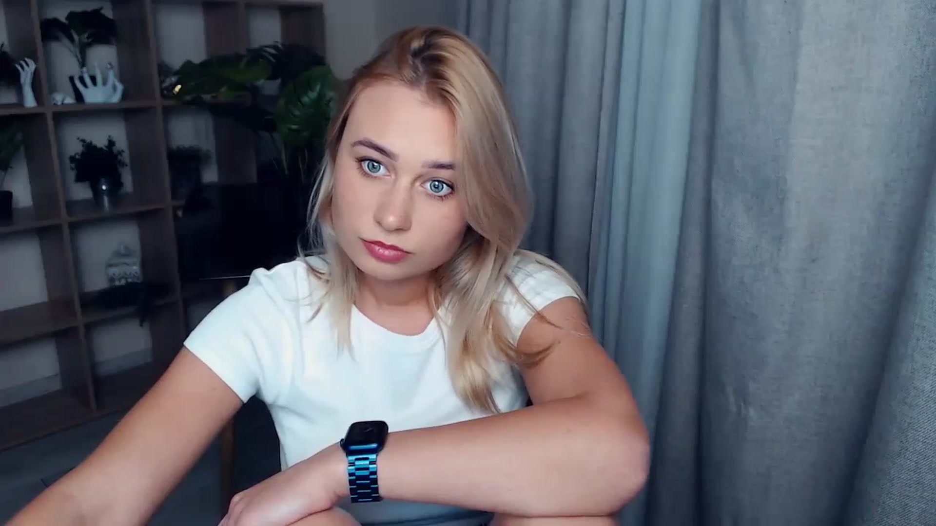 Gallery image thumbnail from Kukla_kolduna's myfreecams stream on, 10/13/2023, 16:41 image 19 of 20