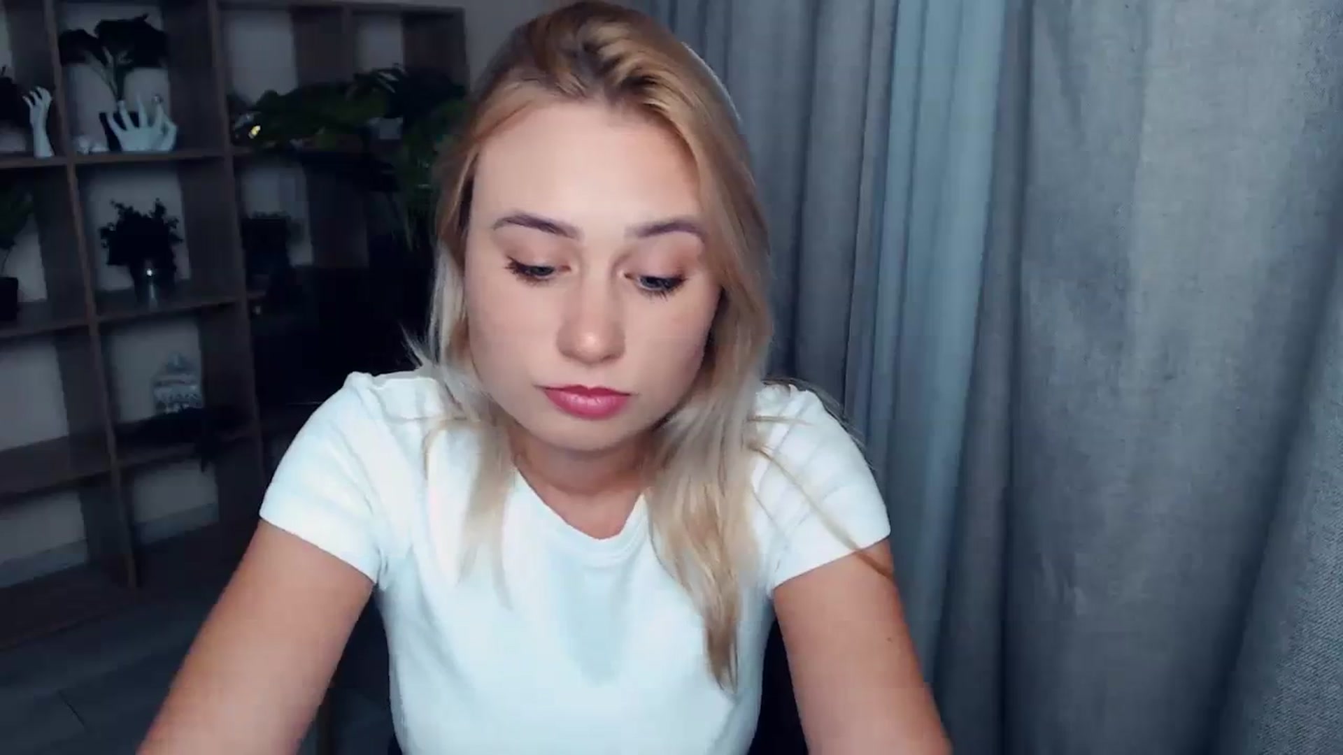 Gallery image thumbnail from Kukla_kolduna's myfreecams stream on, 10/13/2023, 16:41 image 15 of 20
