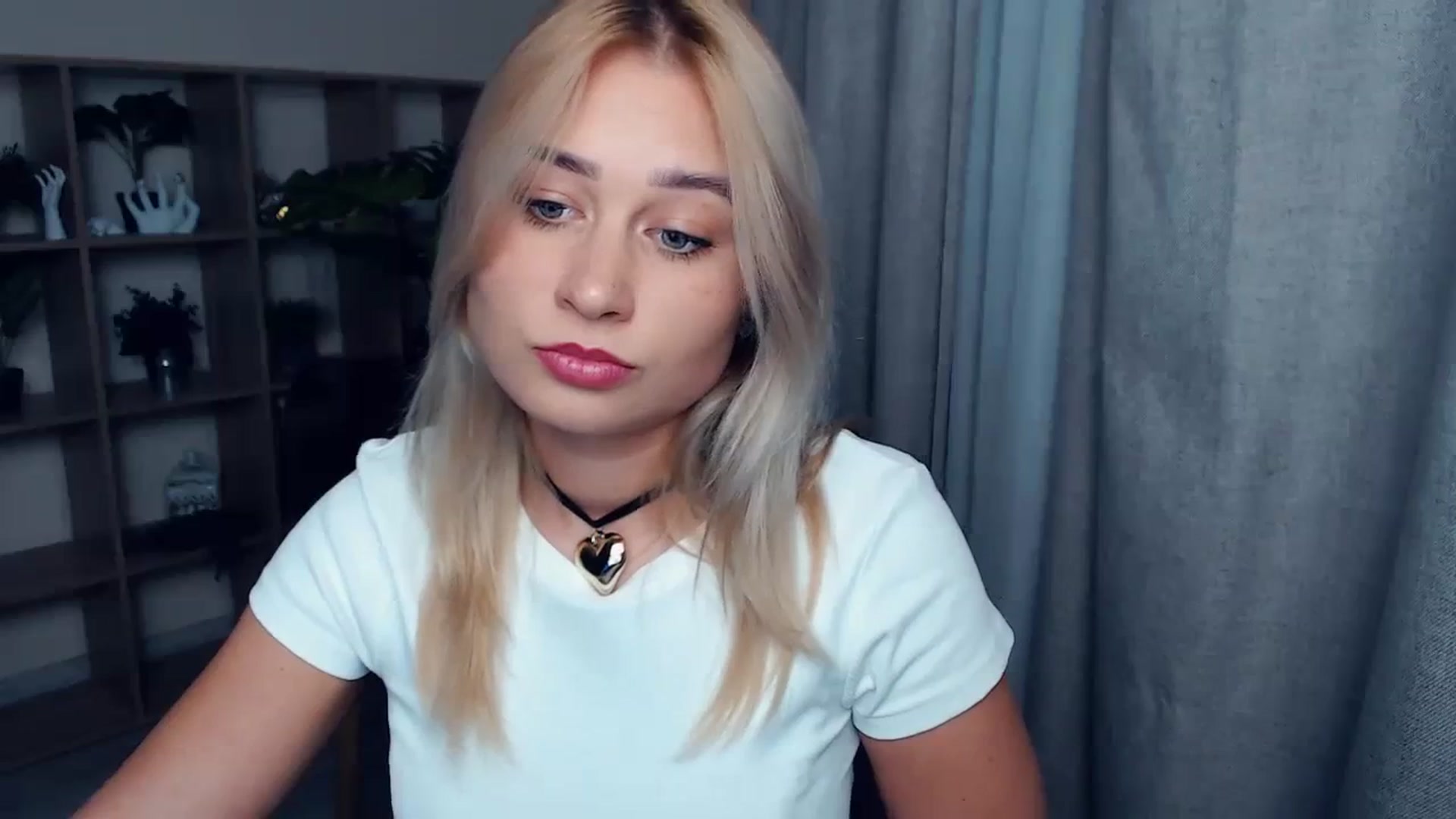 Gallery image thumbnail from Kukla_kolduna's myfreecams stream on, 10/13/2023, 16:41 image 4 of 20