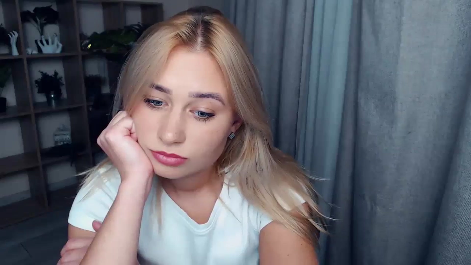 Gallery image thumbnail from Kukla_kolduna's myfreecams stream on, 10/13/2023, 16:41 image 13 of 20