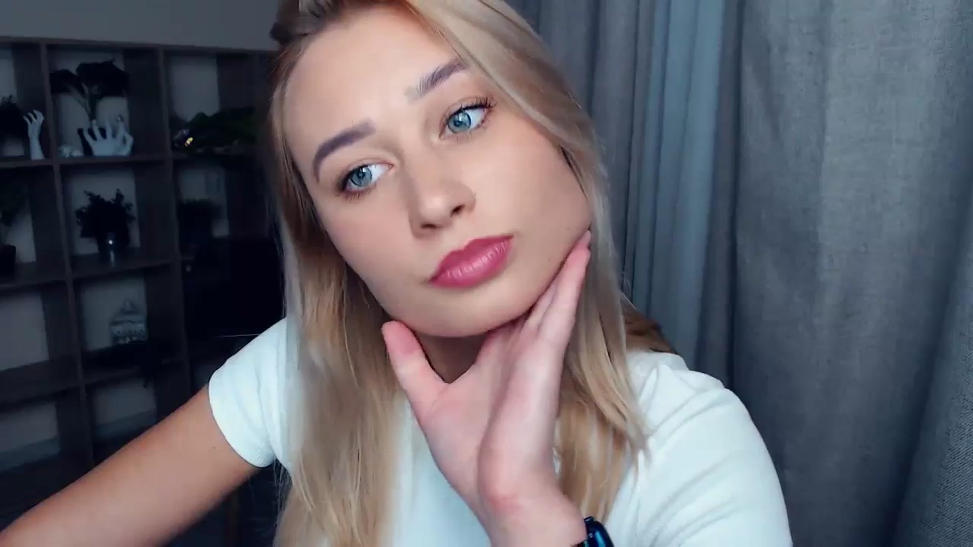 Gallery image thumbnail from Kukla_kolduna's myfreecams stream on, 10/13/2023, 16:41 image 6 of 20