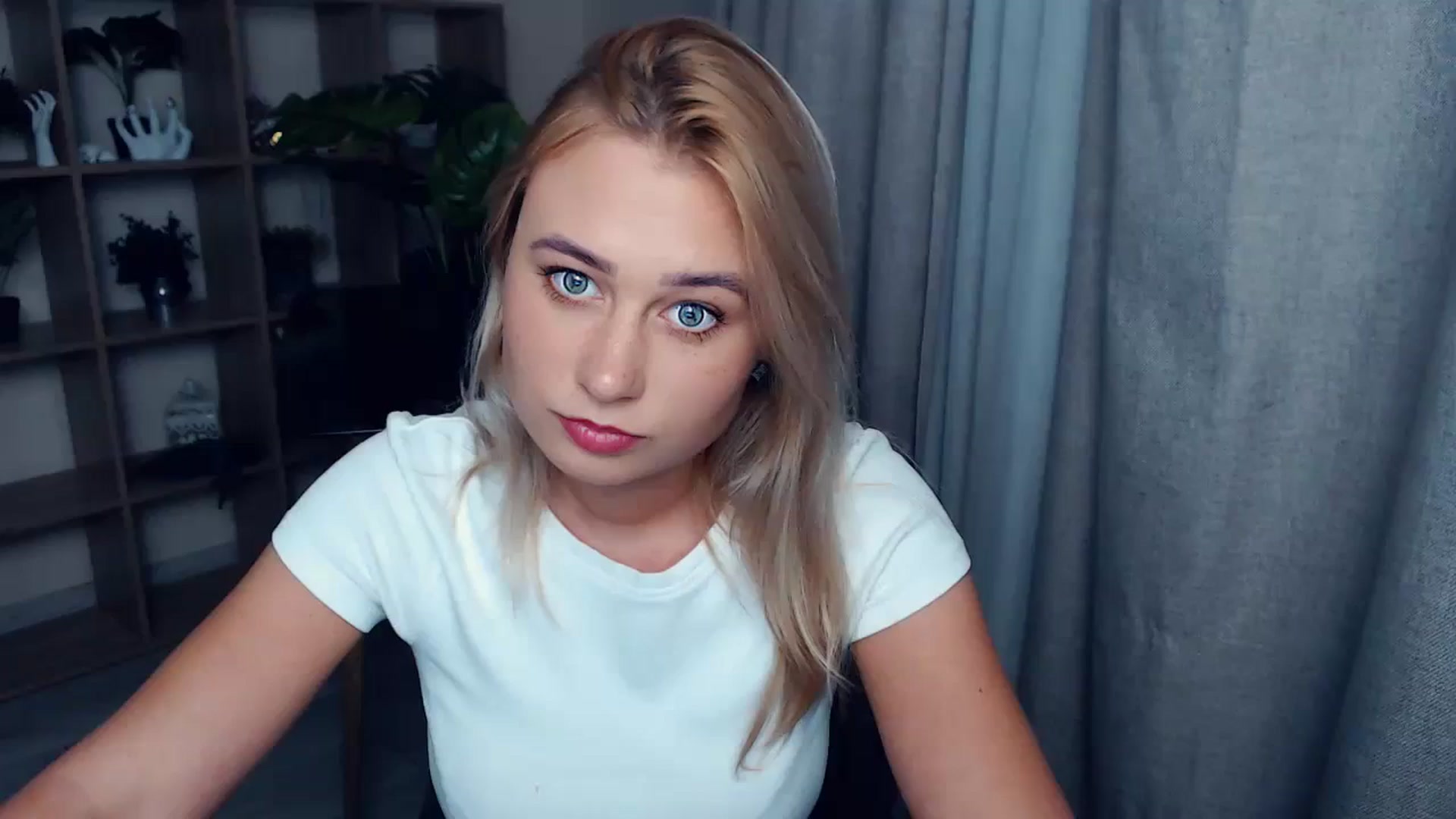 Gallery image thumbnail from Kukla_kolduna's myfreecams stream on, 10/13/2023, 16:41 image 18 of 20