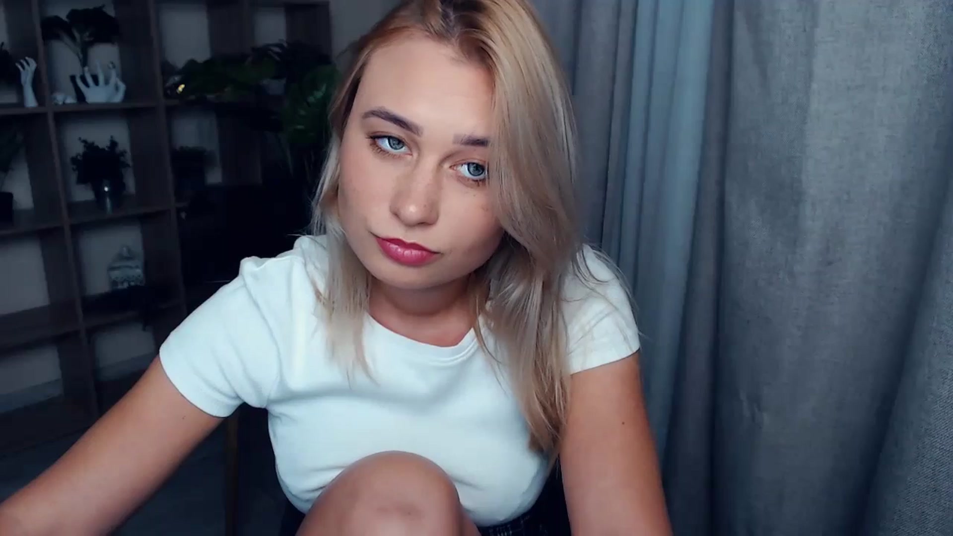 Gallery image thumbnail from Kukla_kolduna's myfreecams stream on, 10/13/2023, 16:41 image 20 of 20