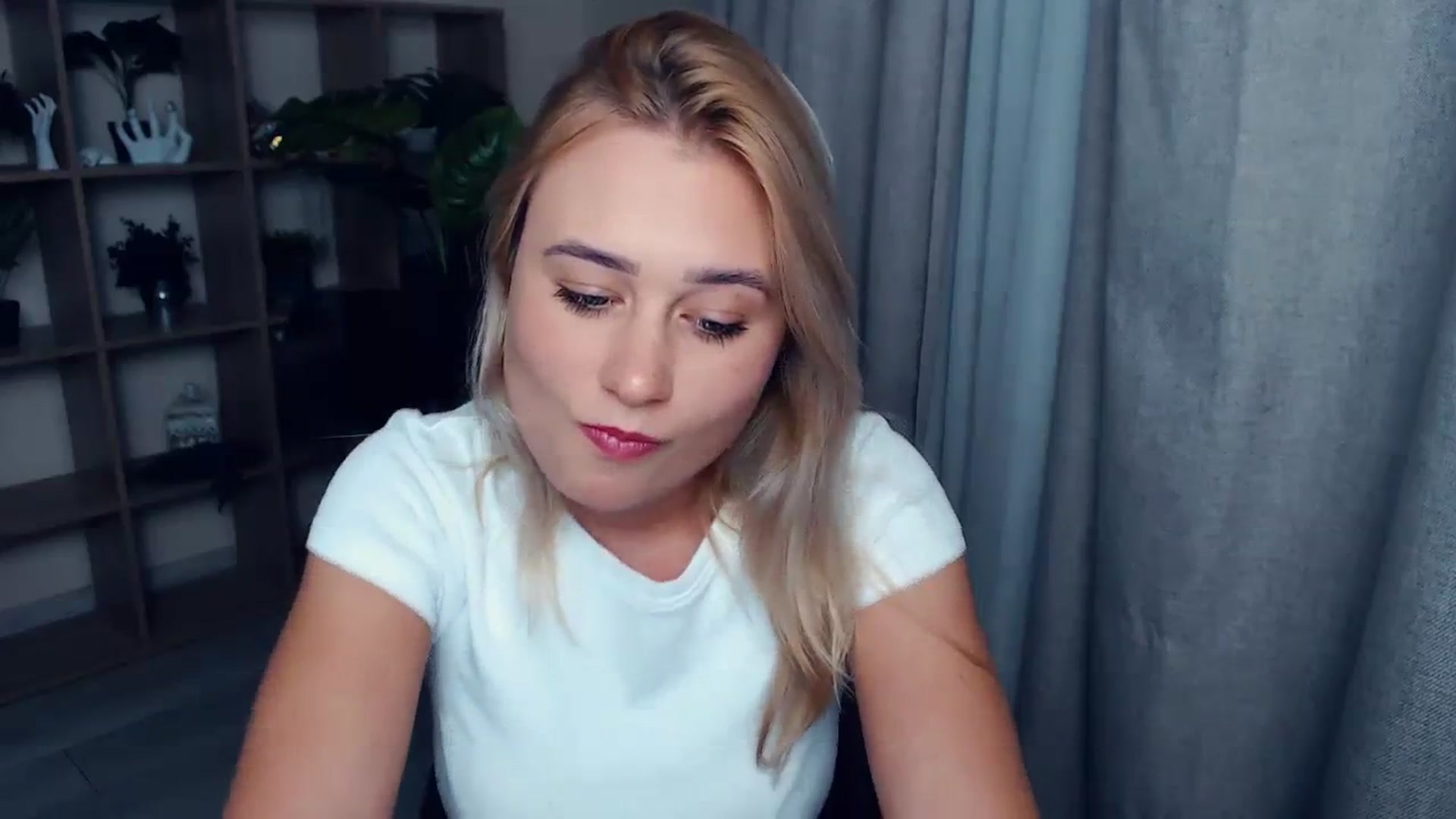 Gallery image thumbnail from Kukla_kolduna's myfreecams stream on, 10/13/2023, 16:41 image 17 of 20