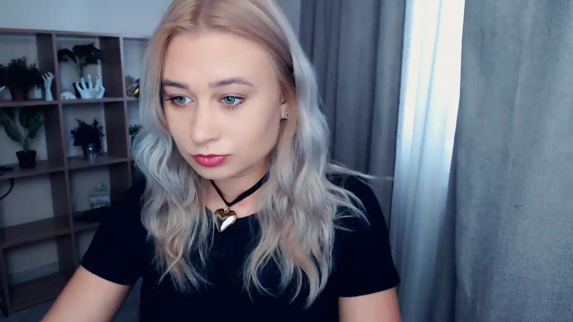 Gallery image thumbnail from Kukla_kolduna's myfreecams stream on, 10/15/2023, 11:45 image 14 of 20