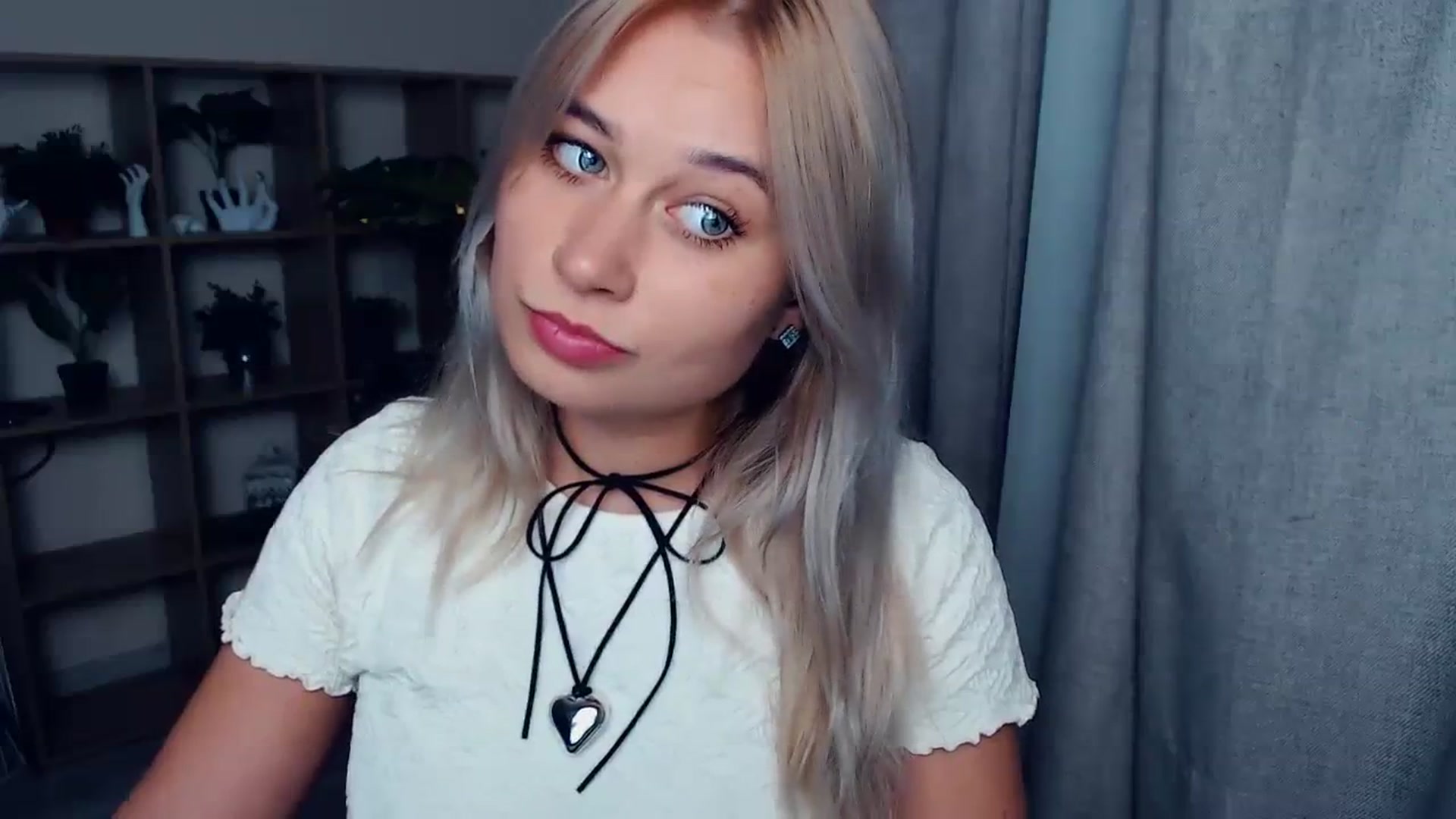 Gallery image thumbnail from Kukla_kolduna's myfreecams stream on, 10/16/2023, 15:39 image 19 of 20