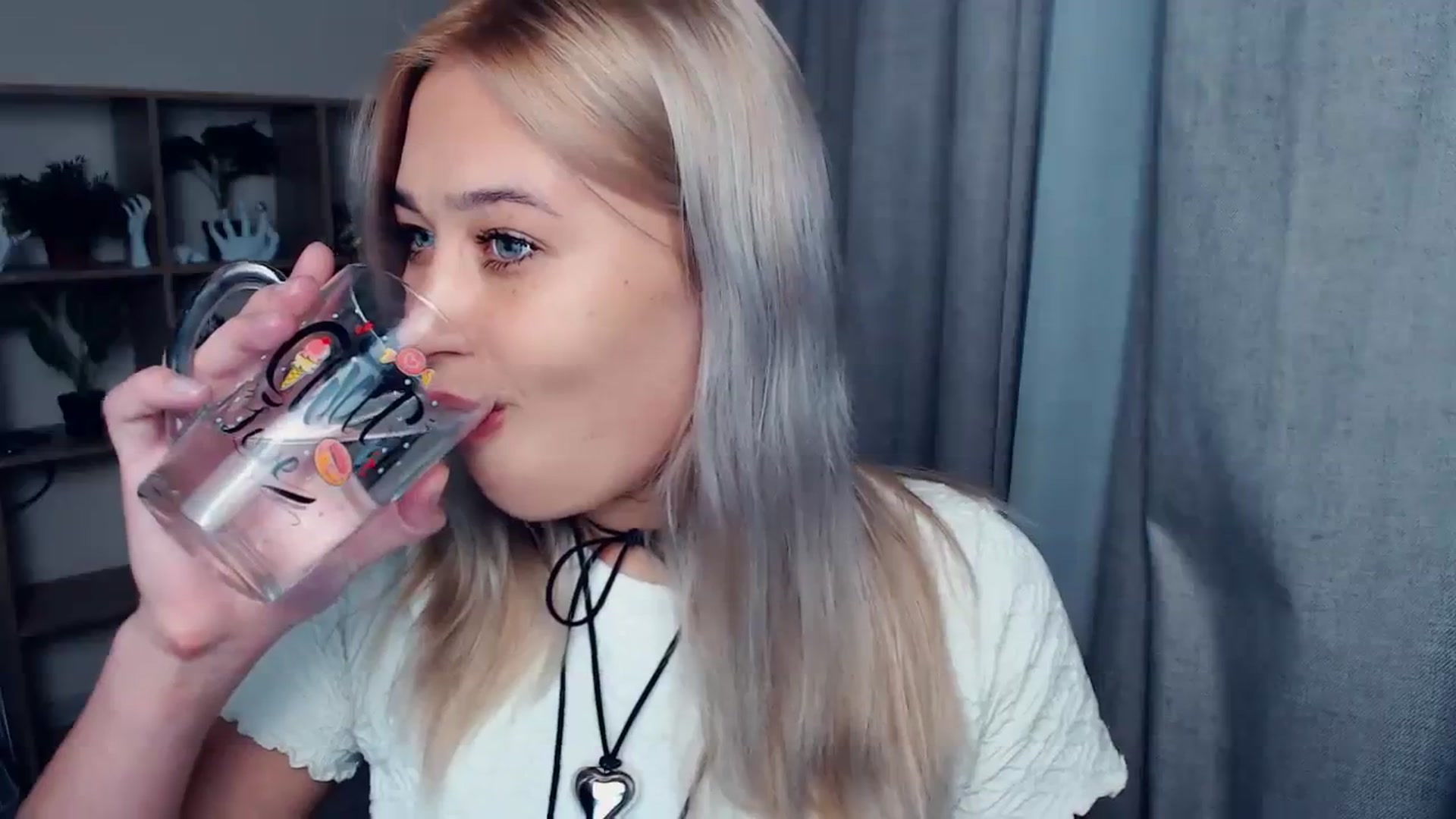 Gallery image thumbnail from Kukla_kolduna's myfreecams stream on, 10/16/2023, 15:39 image 9 of 20