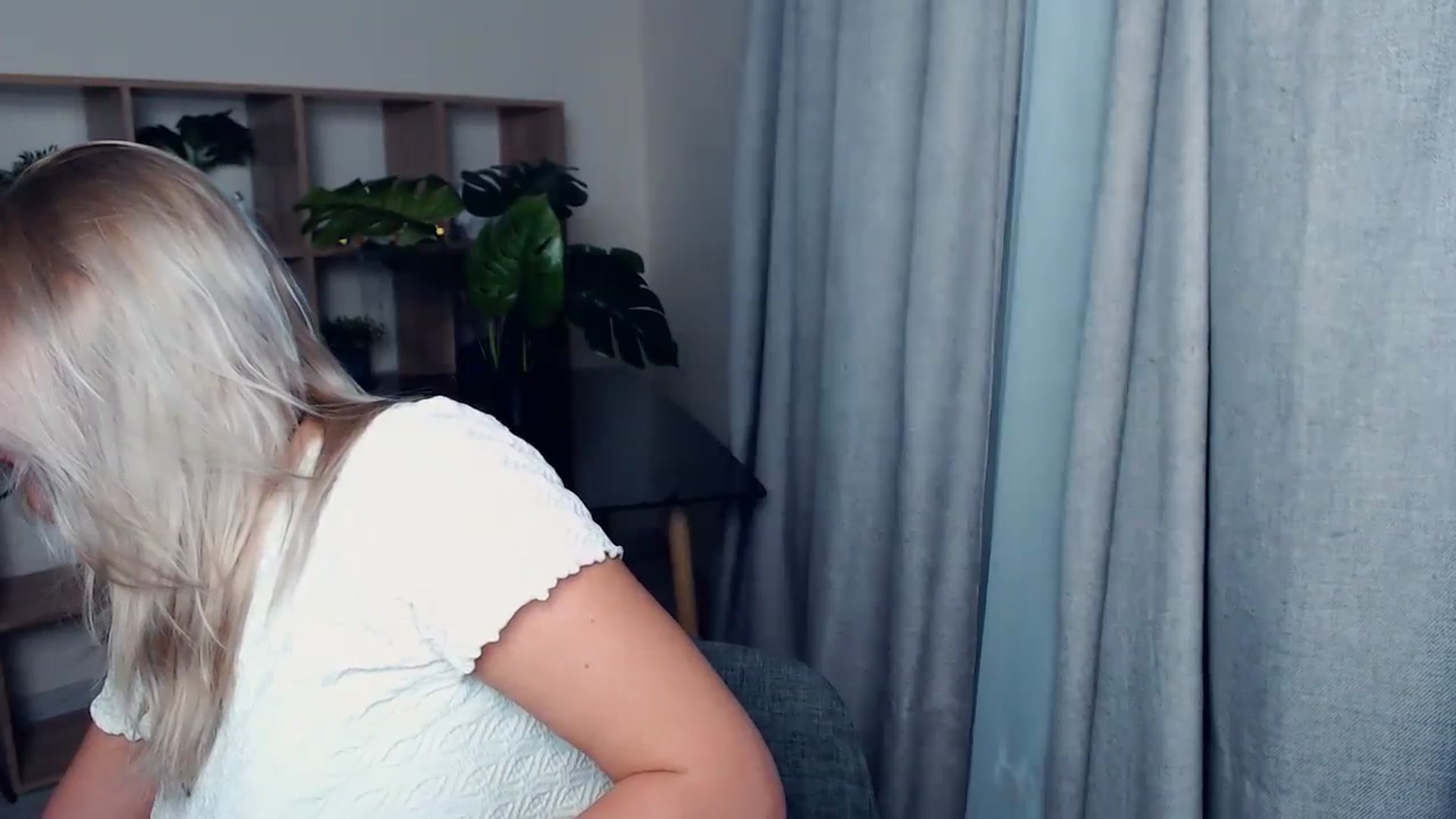 Gallery image thumbnail from Kukla_kolduna's myfreecams stream on, 10/16/2023, 17:11 image 16 of 20