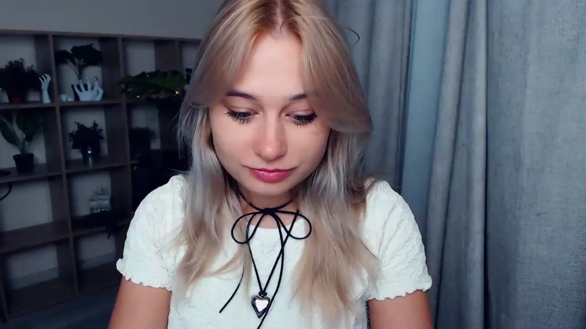 Gallery image thumbnail from Kukla_kolduna's myfreecams stream on, 10/16/2023, 17:11 image 19 of 20