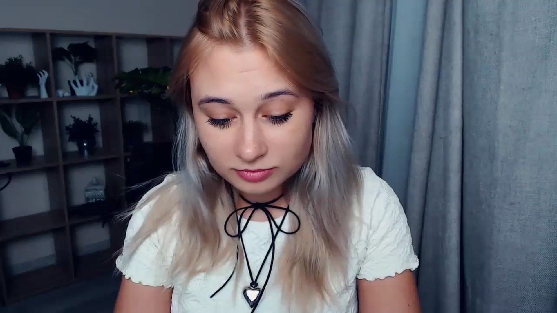 Gallery image thumbnail from Kukla_kolduna's myfreecams stream on, 10/16/2023, 17:11 image 17 of 20