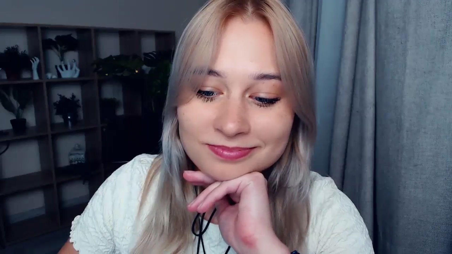 Gallery image thumbnail from Kukla_kolduna's myfreecams stream on, 10/16/2023, 17:11 image 13 of 20
