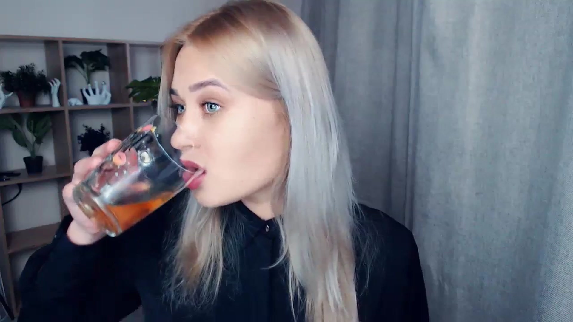 Gallery image thumbnail from Kukla_kolduna's myfreecams stream on, 10/21/2023, 14:08 image 18 of 20