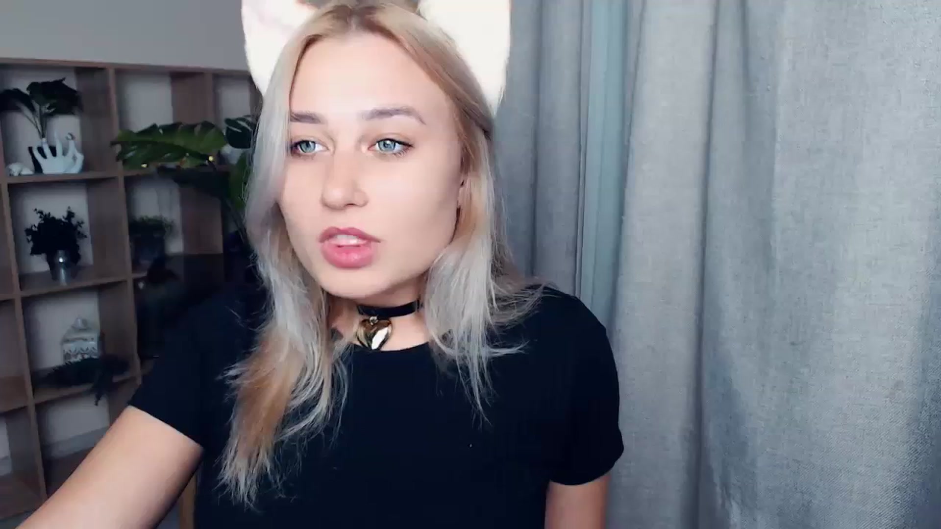 Gallery image thumbnail from Kukla_kolduna's myfreecams stream on, 10/26/2023, 16:35 image 10 of 20