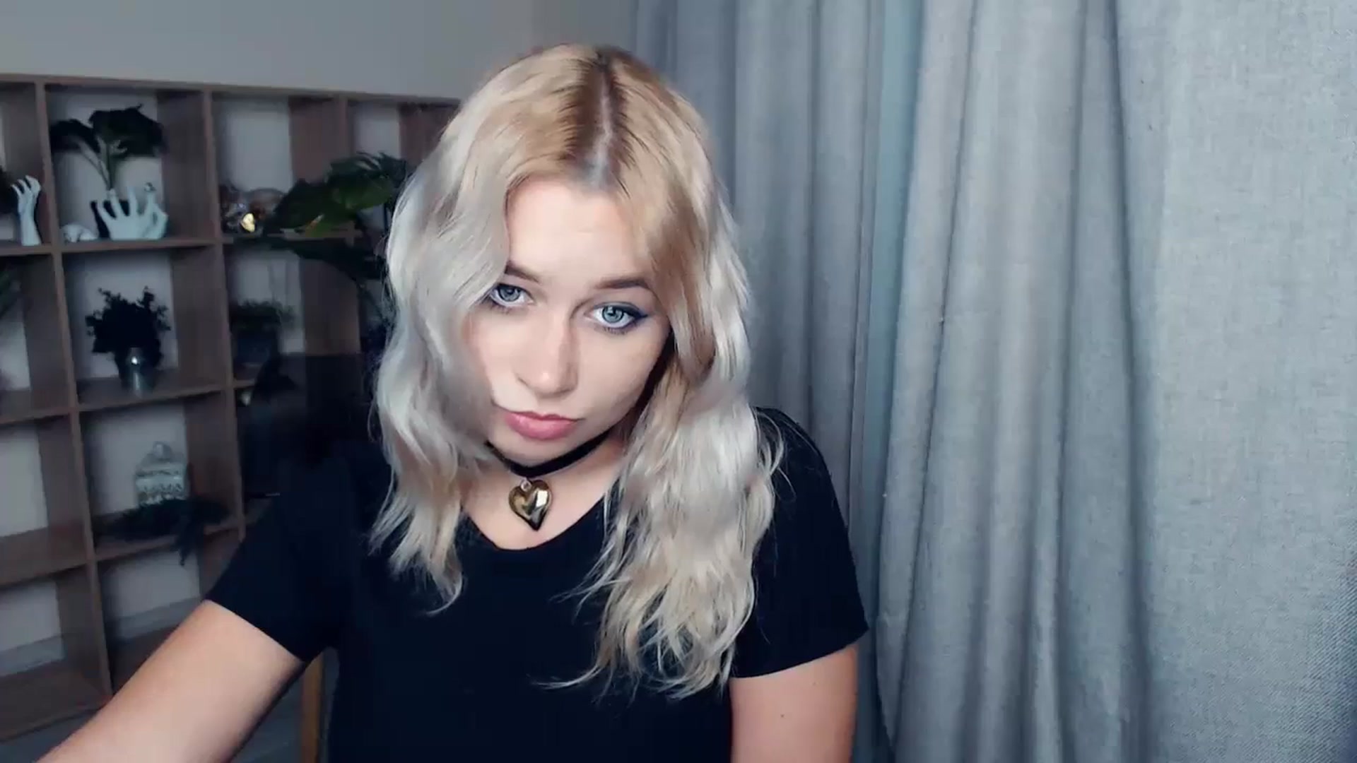 Gallery image thumbnail from Kukla_kolduna's myfreecams stream on, 10/30/2023, 19:45 image 3 of 20
