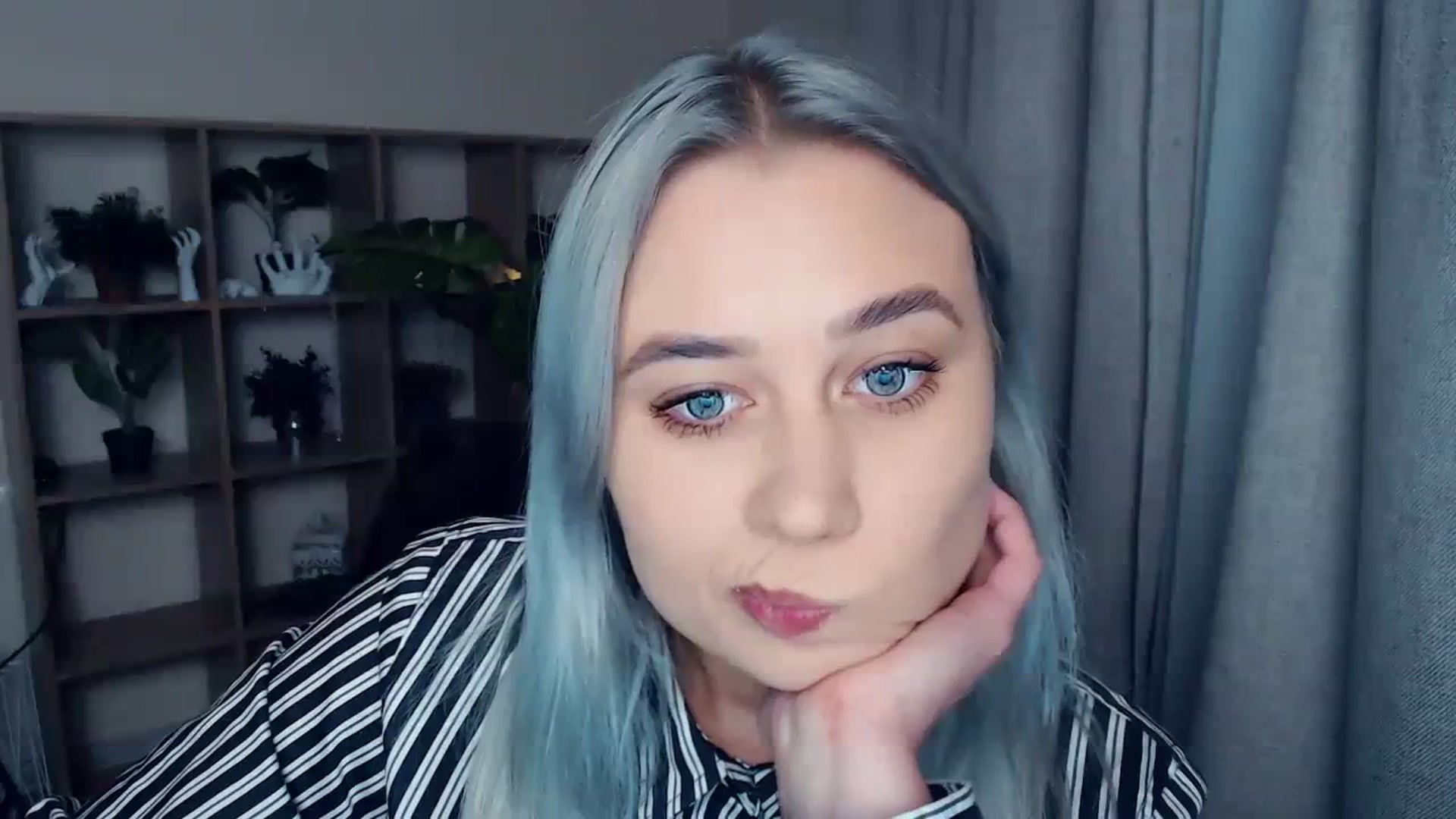 Gallery image thumbnail from Kukla_kolduna's myfreecams stream on, 11/23/2023, 18:59 image 9 of 20