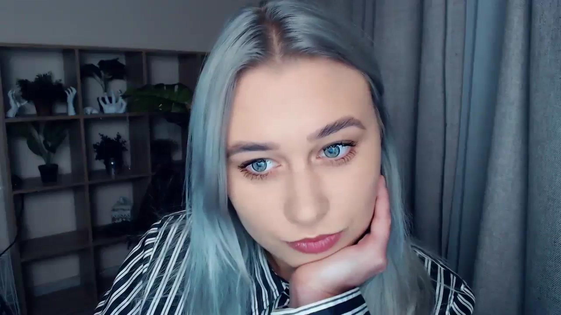 Gallery image thumbnail from Kukla_kolduna's myfreecams stream on, 11/23/2023, 18:59 image 2 of 20