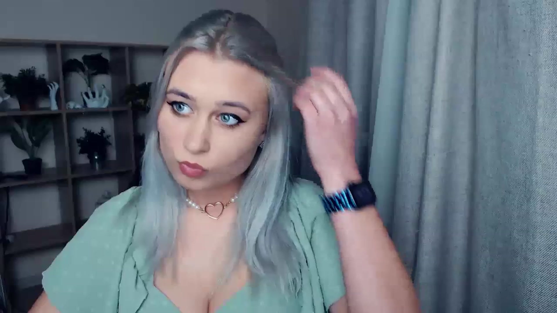 Gallery image thumbnail from Kukla_kolduna's myfreecams stream on, 12/15/2023, 16:15 image 3 of 20