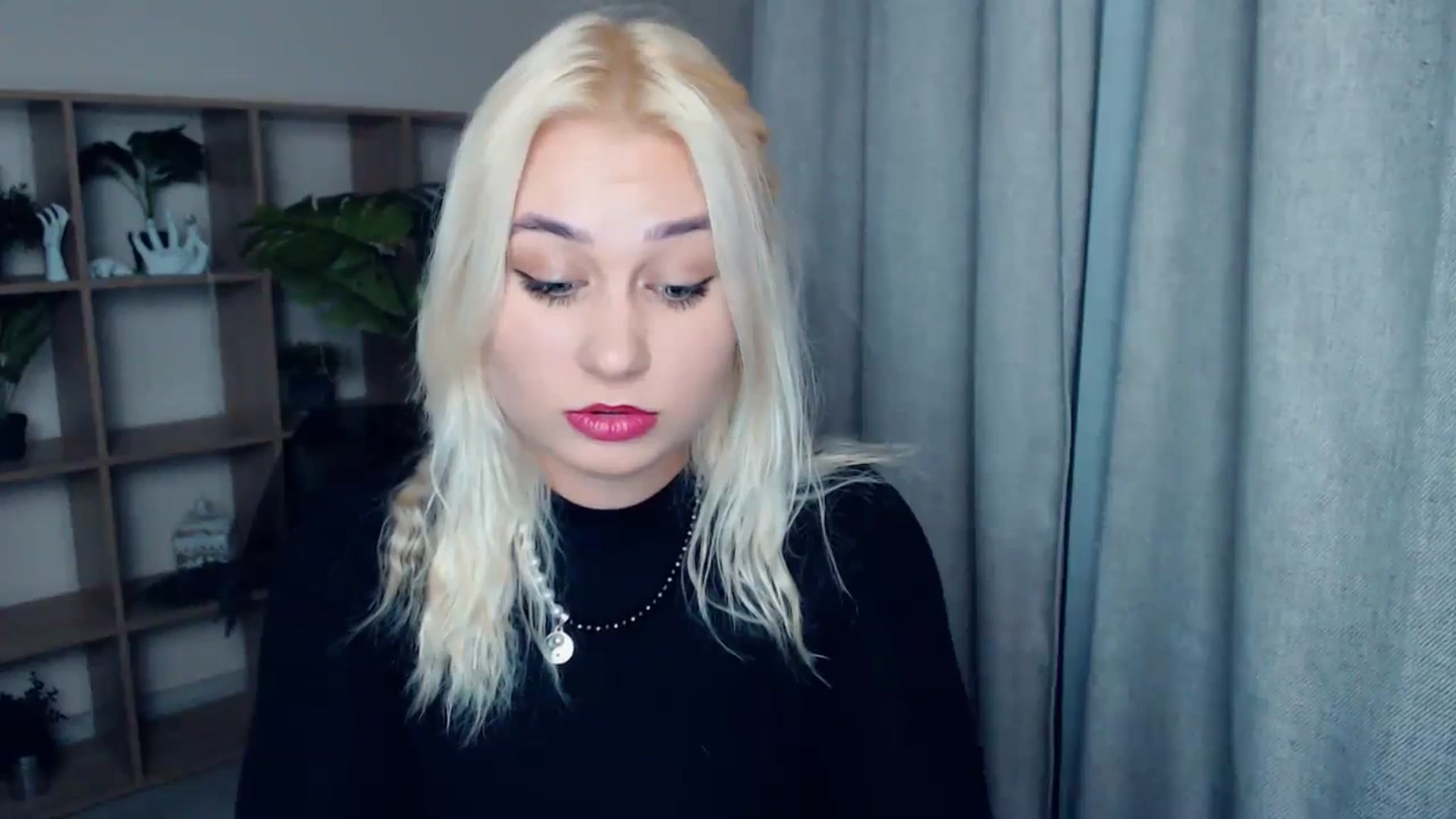 Gallery image thumbnail from Kukla_kolduna's myfreecams stream on, 12/21/2023, 15:06 image 17 of 20