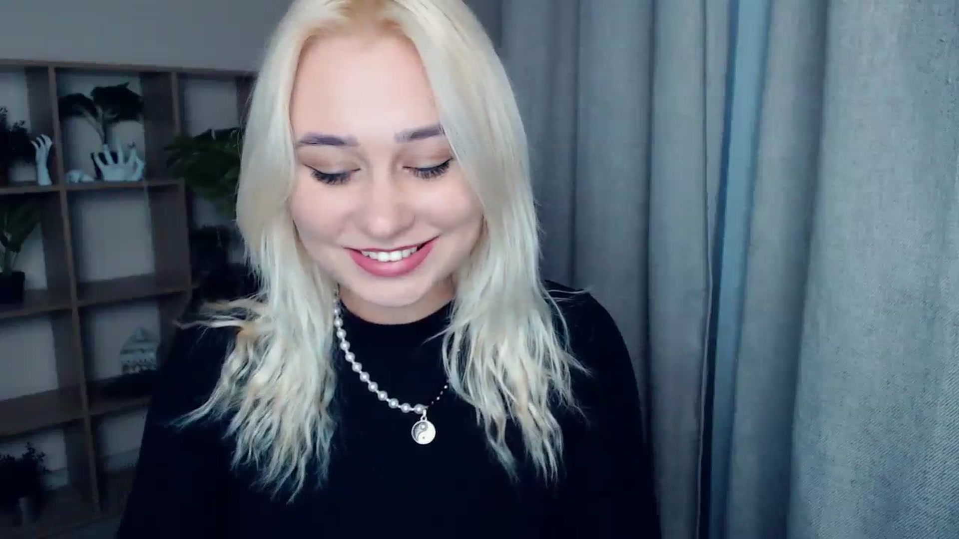 Gallery image thumbnail from Kukla_kolduna's myfreecams stream on, 12/21/2023, 15:06 image 9 of 20
