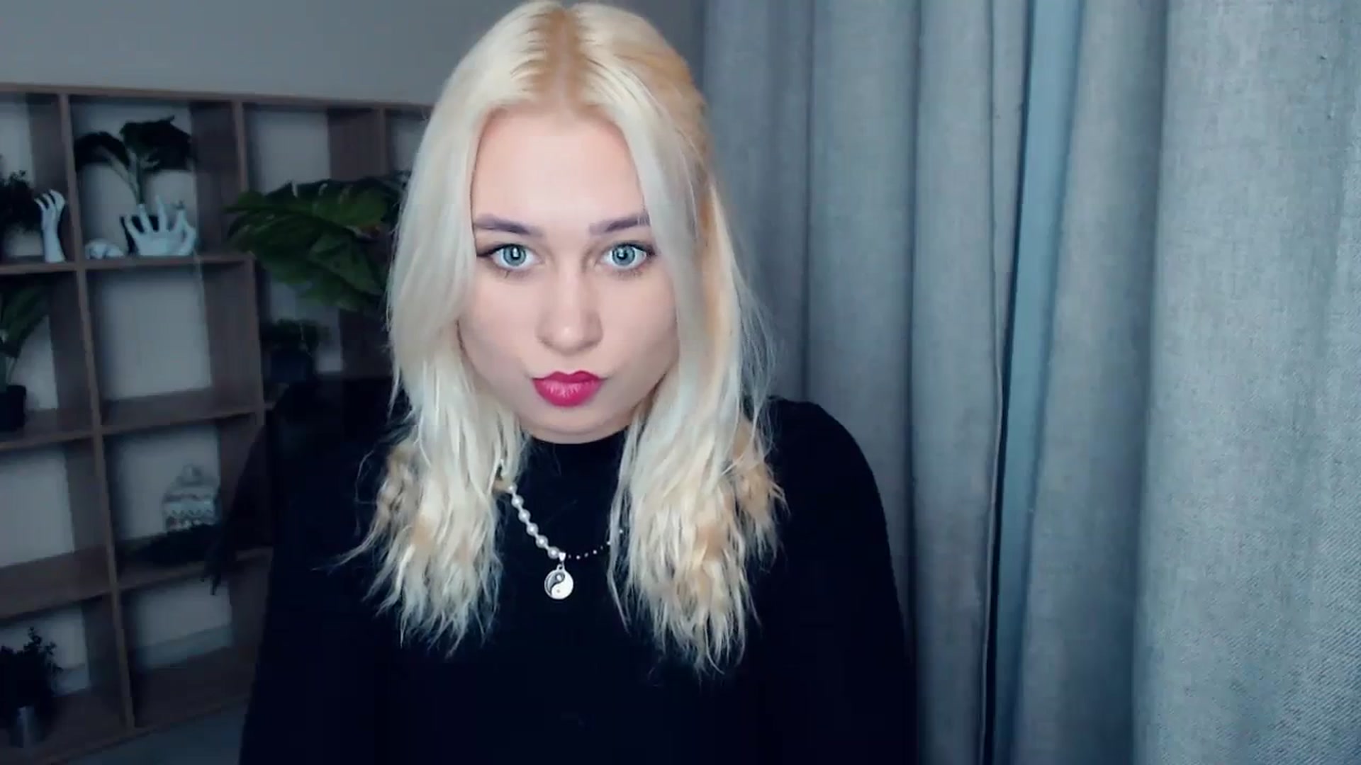 Gallery image thumbnail from Kukla_kolduna's myfreecams stream on, 12/21/2023, 15:06 image 13 of 20