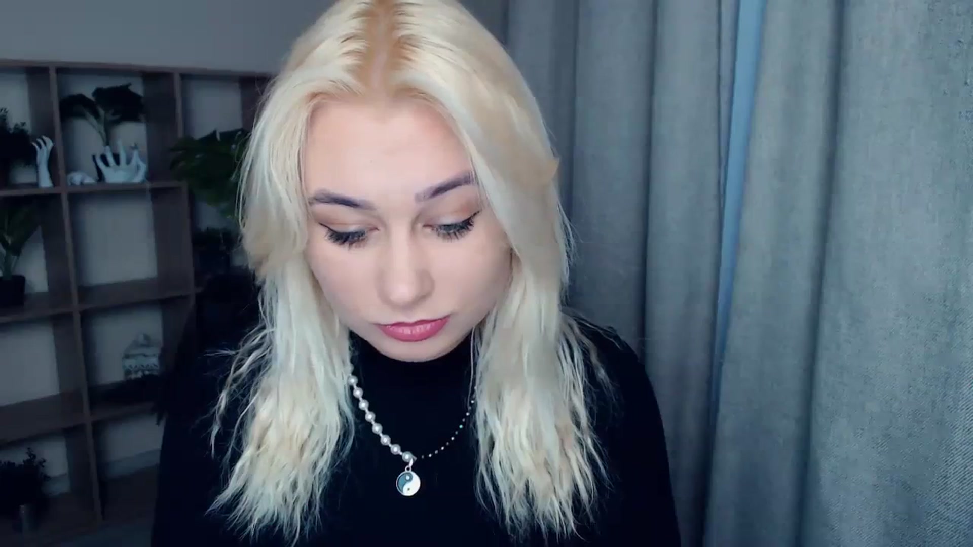 Gallery image thumbnail from Kukla_kolduna's myfreecams stream on, 12/21/2023, 15:06 image 6 of 20