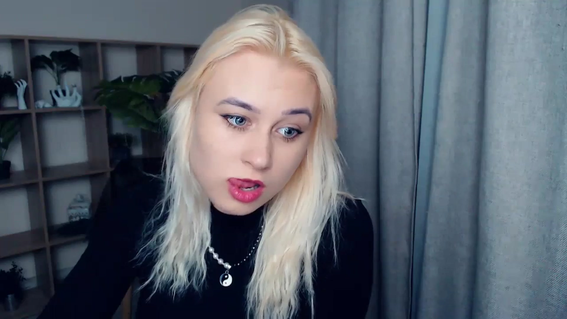 Gallery image thumbnail from Kukla_kolduna's myfreecams stream on, 12/21/2023, 18:40 image 3 of 20