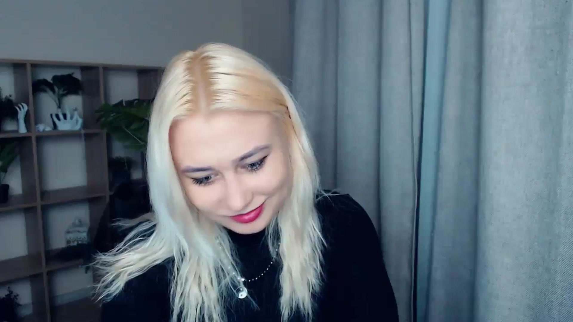 Gallery image thumbnail from Kukla_kolduna's myfreecams stream on, 12/21/2023, 18:40 image 14 of 20