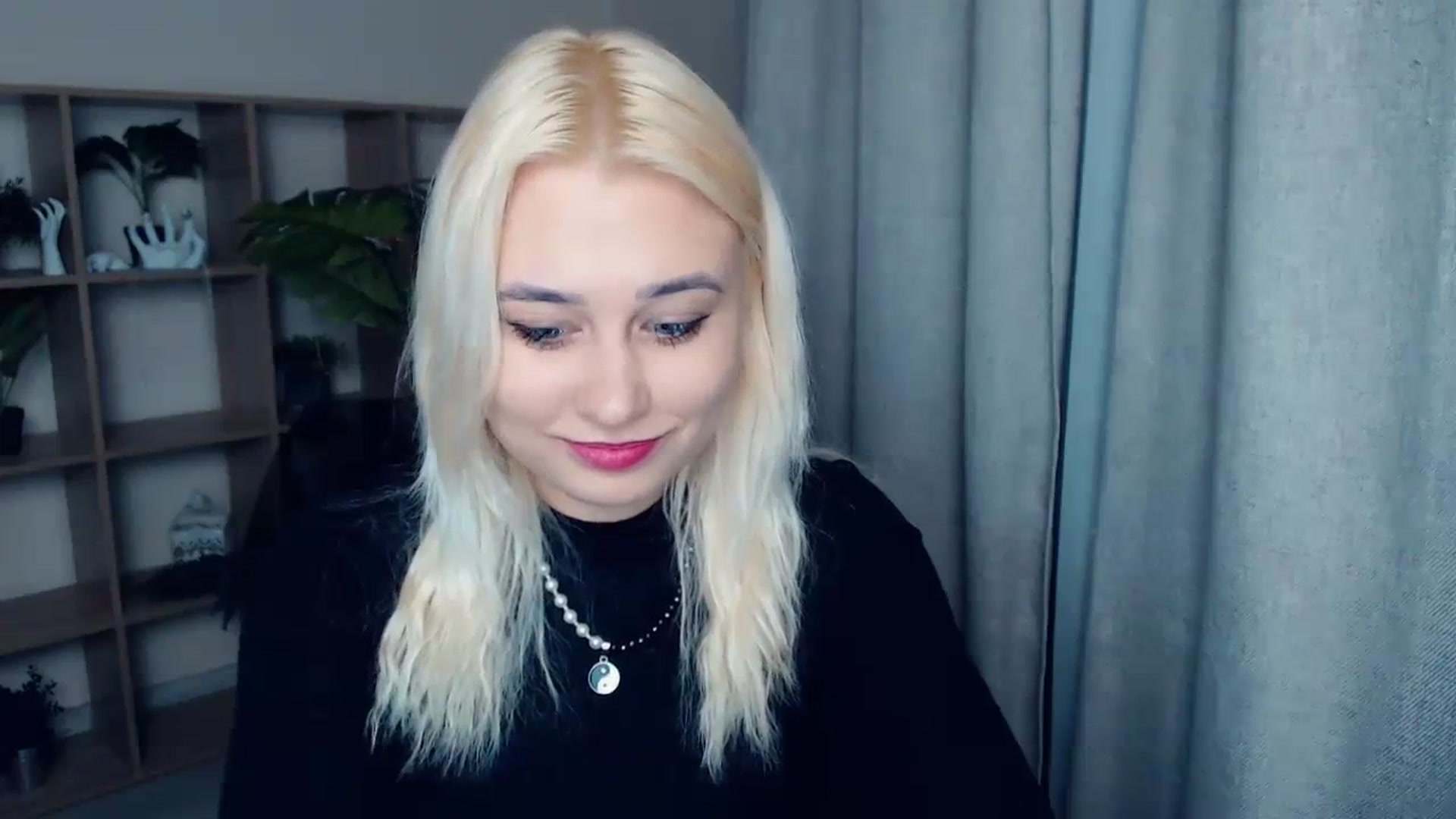 Gallery image thumbnail from Kukla_kolduna's myfreecams stream on, 12/21/2023, 18:40 image 20 of 20