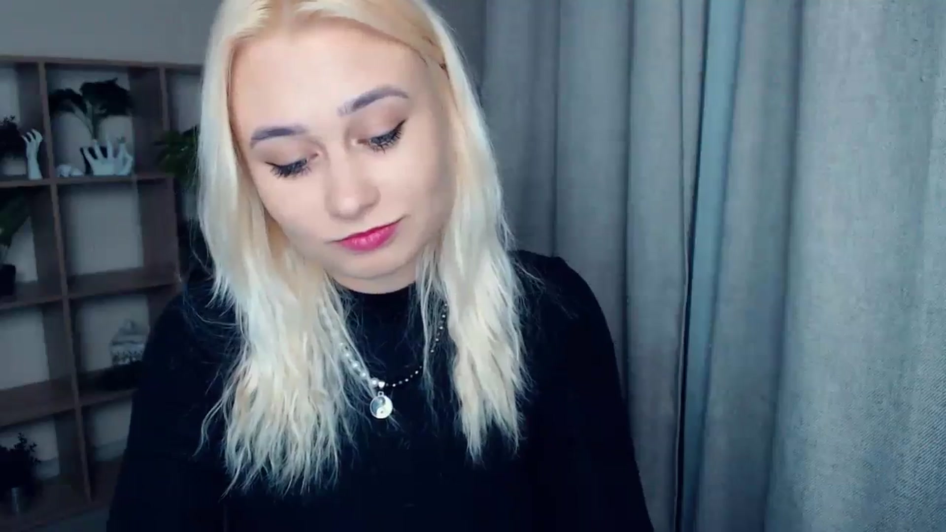 Gallery image thumbnail from Kukla_kolduna's myfreecams stream on, 12/21/2023, 18:40 image 18 of 20