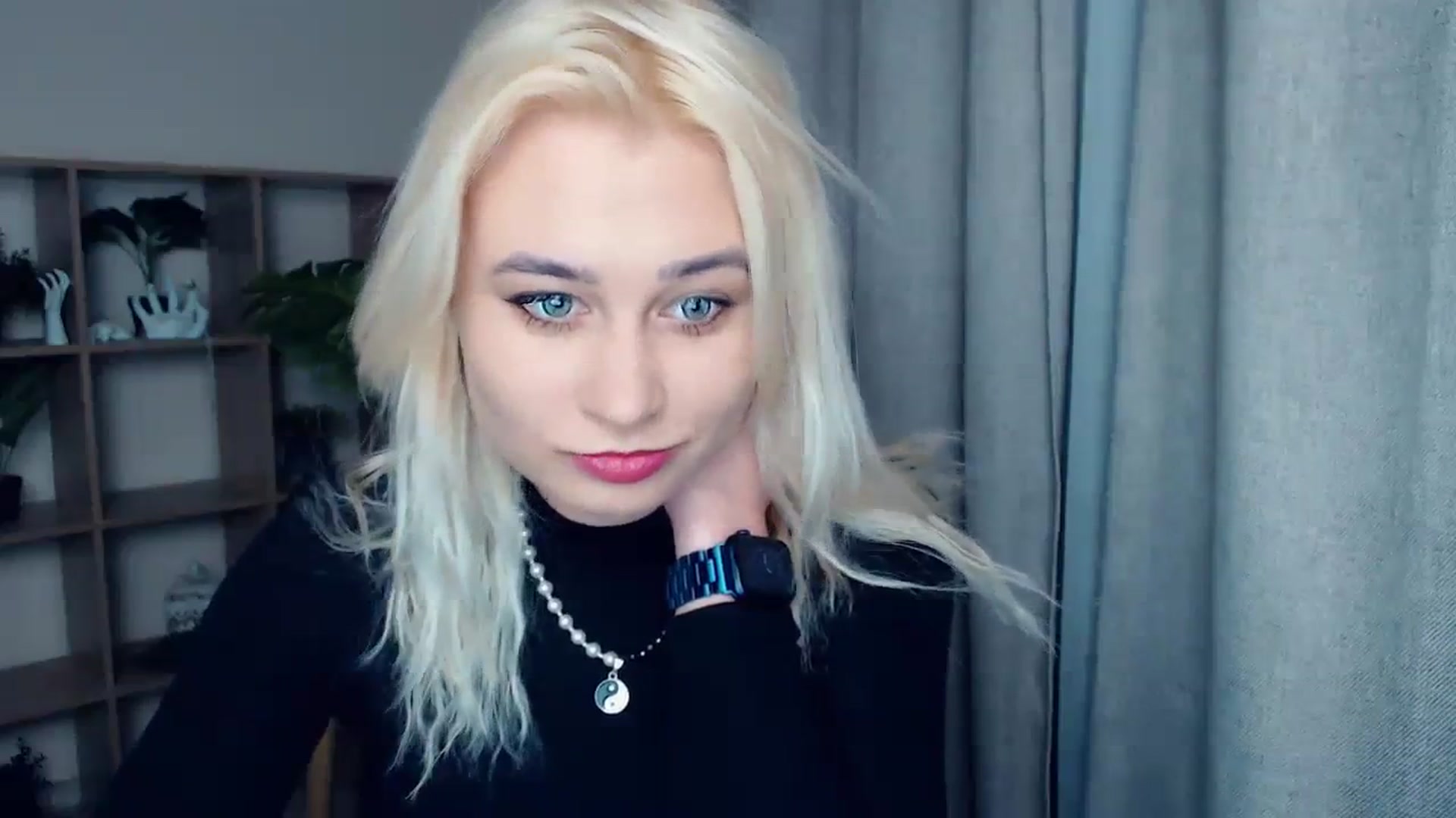 Gallery image thumbnail from Kukla_kolduna's myfreecams stream on, 12/21/2023, 18:40 image 4 of 20
