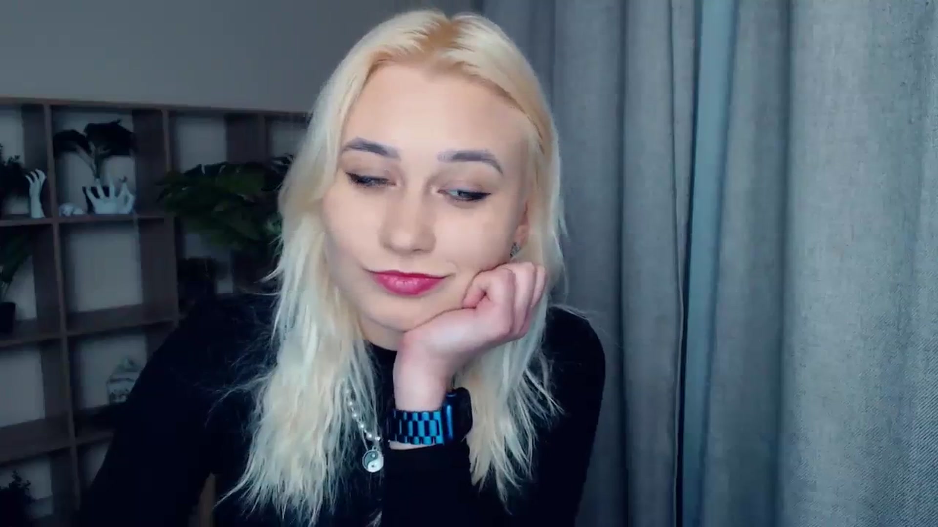 Gallery image thumbnail from Kukla_kolduna's myfreecams stream on, 12/21/2023, 18:40 image 12 of 20